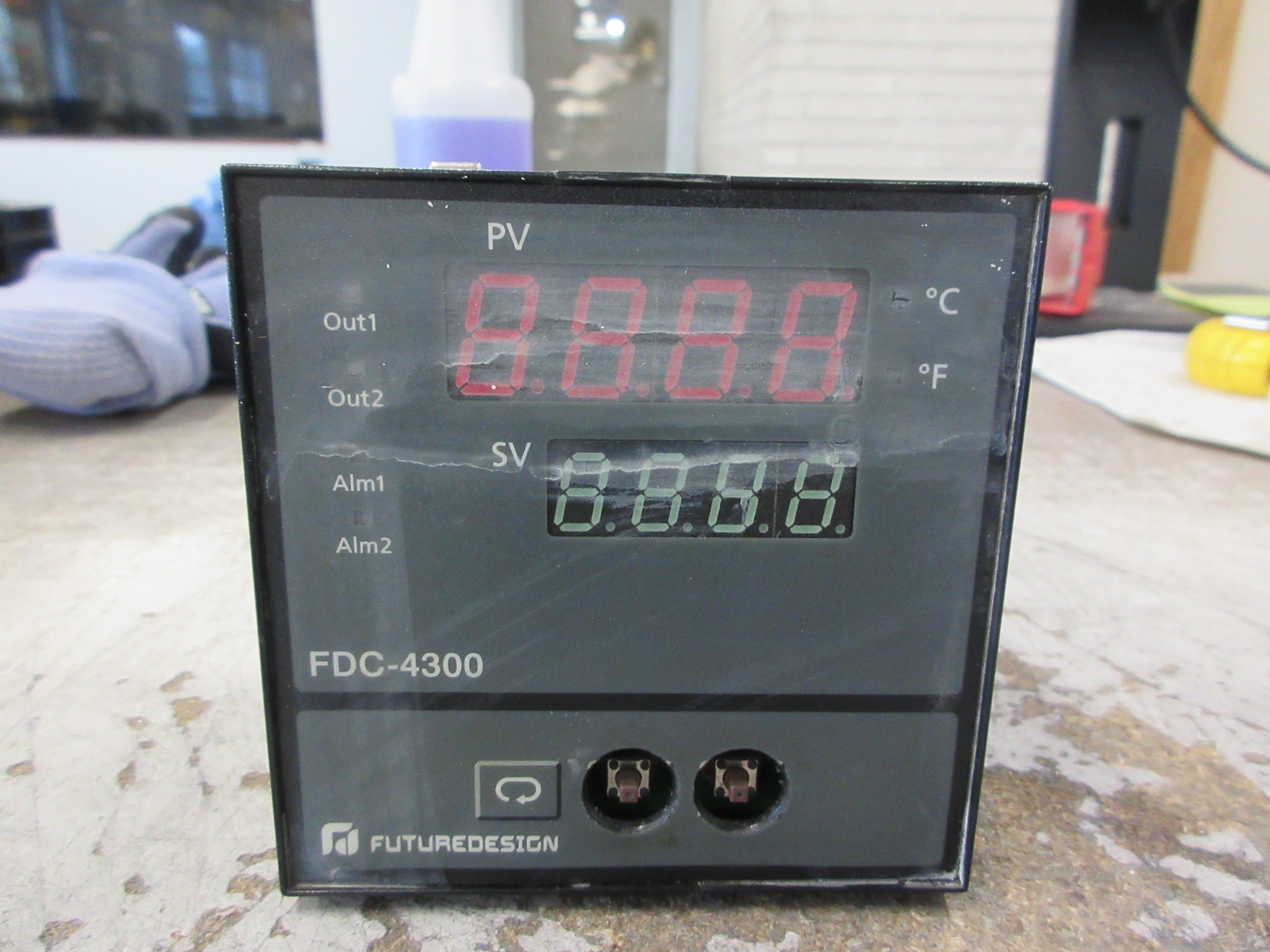 Future Design Controls FDC-4300 Temperature Controller CD4300ZA 90-264VAC Used