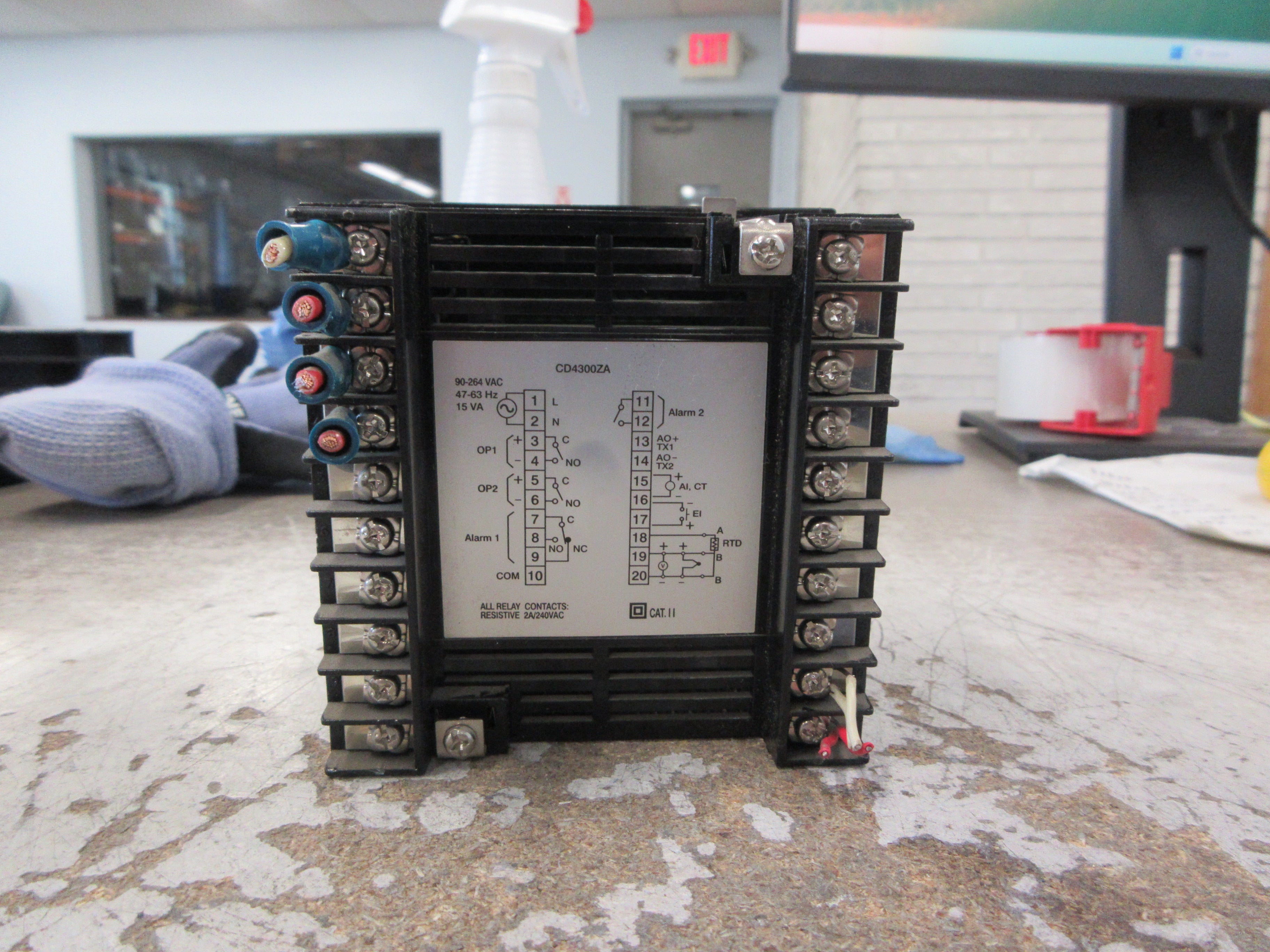 Future Design Controls FDC-4300 Temperature Controller CD4300ZA 90-264VAC Used