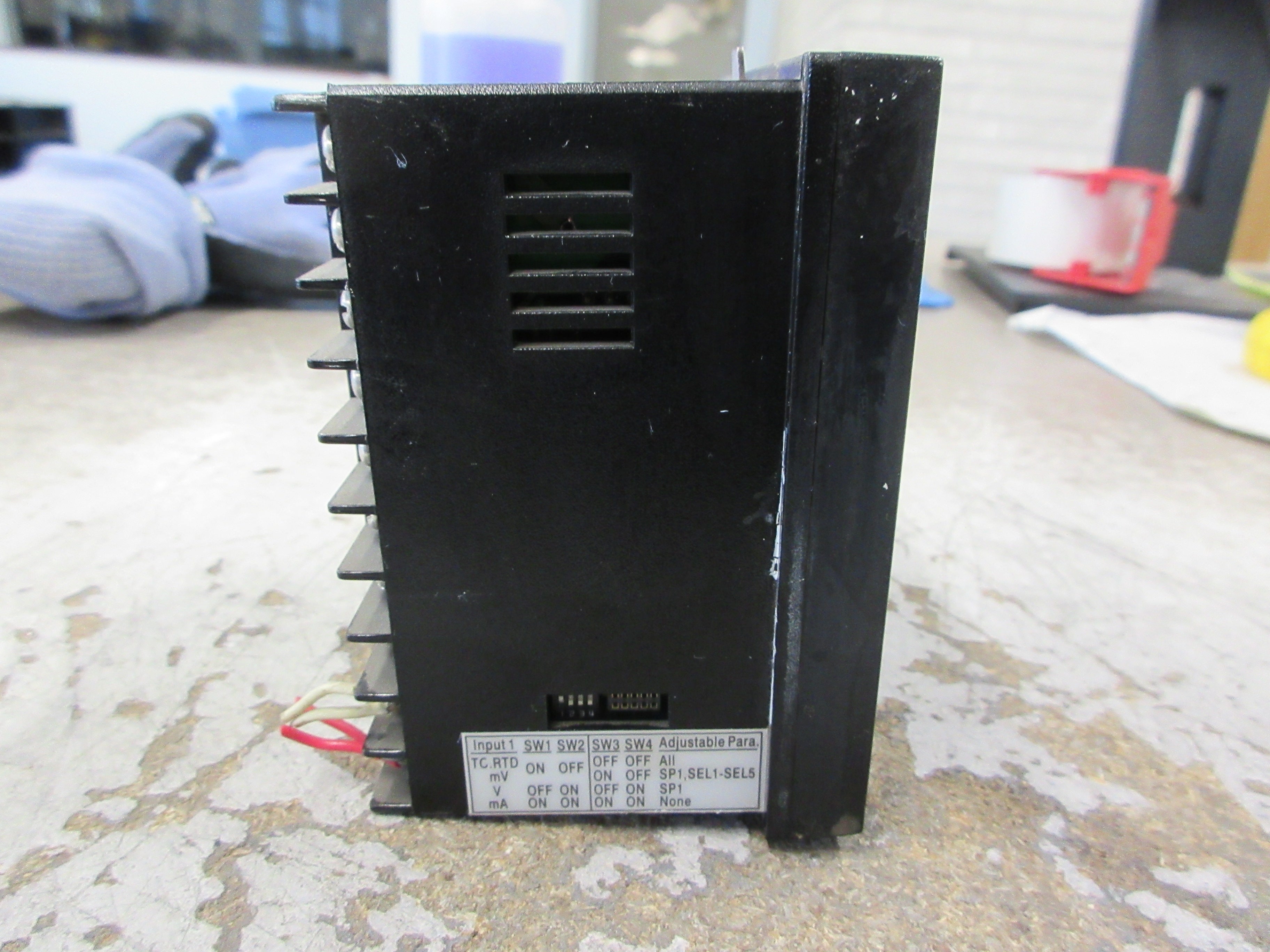 Future Design Controls FDC-4300 Temperature Controller CD4300ZA 90-264VAC Used