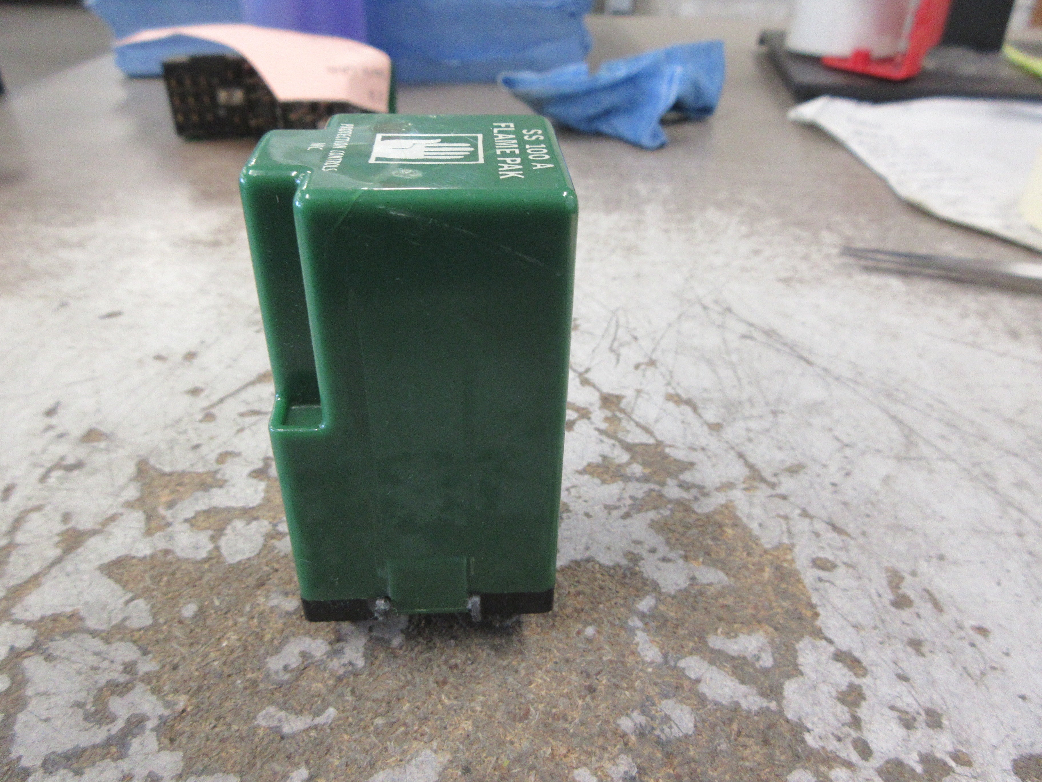 Protection Controls Flame Pak Relay SS 100 A *Scratched Front* Used