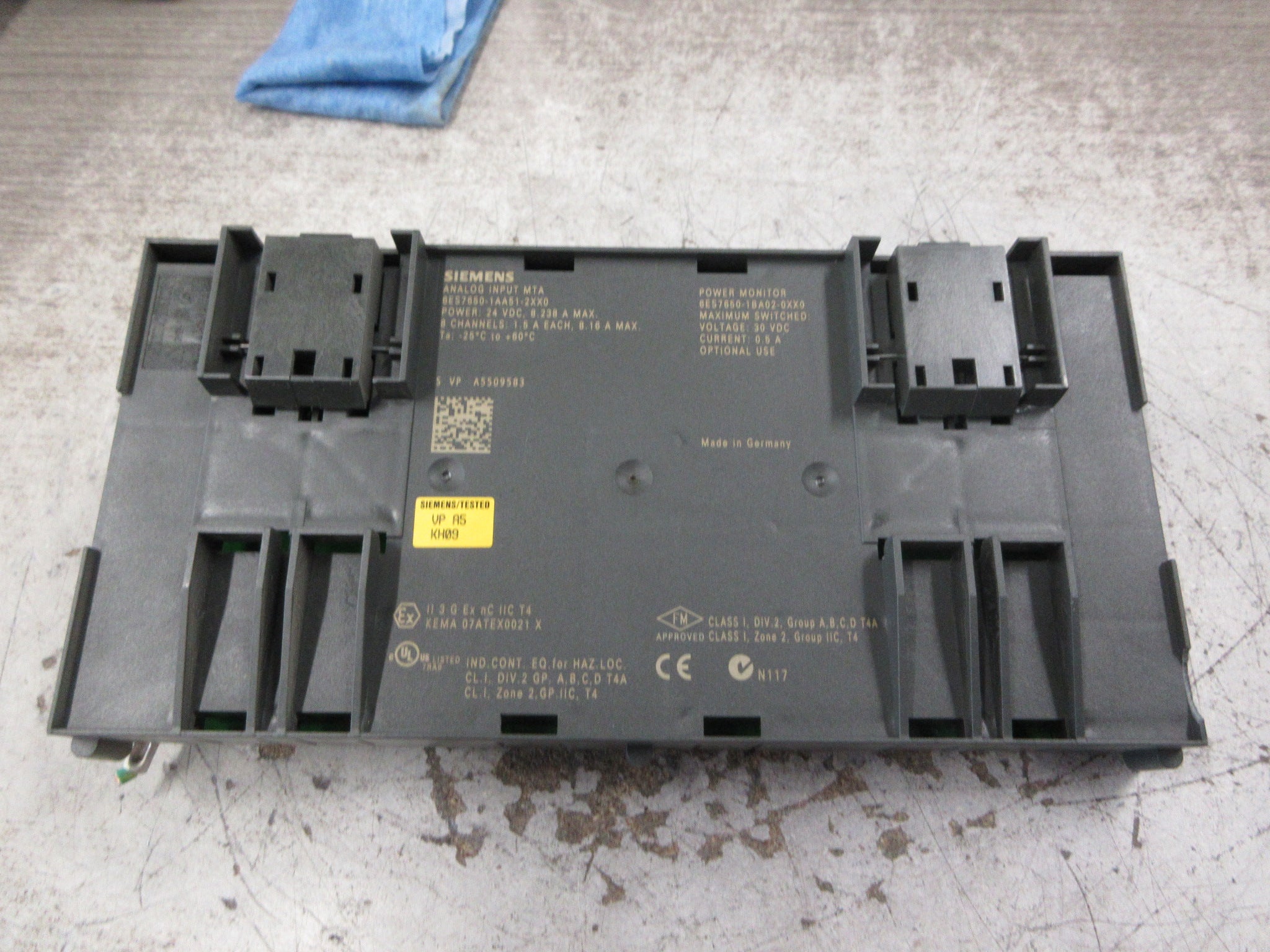 Siemens Analog Input MTA 6ES7650-1AA51-2XX0 8-Ch *Chipped Base* Used