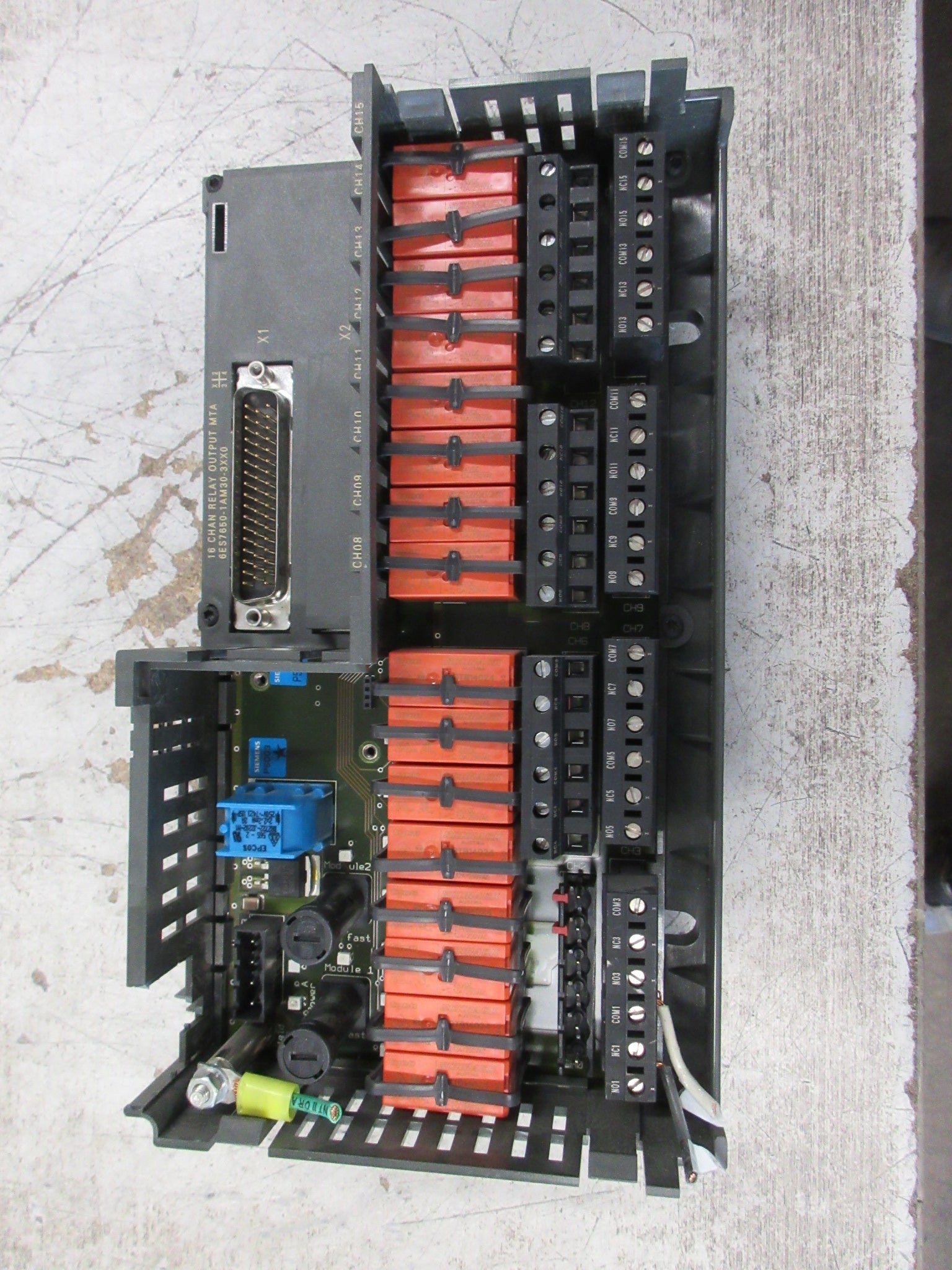 Siemens Relay Output MTA 6ES7650-1AM30-3XX0 16-Ch *Chipped Base* Used