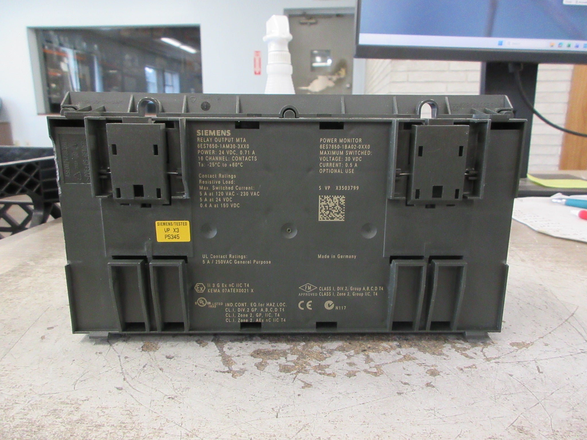Siemens Relay Output MTA 6ES7650-1AM30-3XX0 16-Ch *Chipped Base* Used