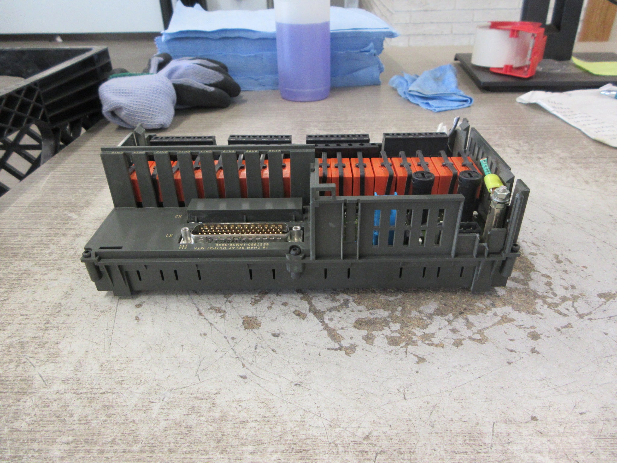 Siemens Relay Output MTA 6ES7650-1AM30-3XX0 16-Ch *Chipped Base* Used