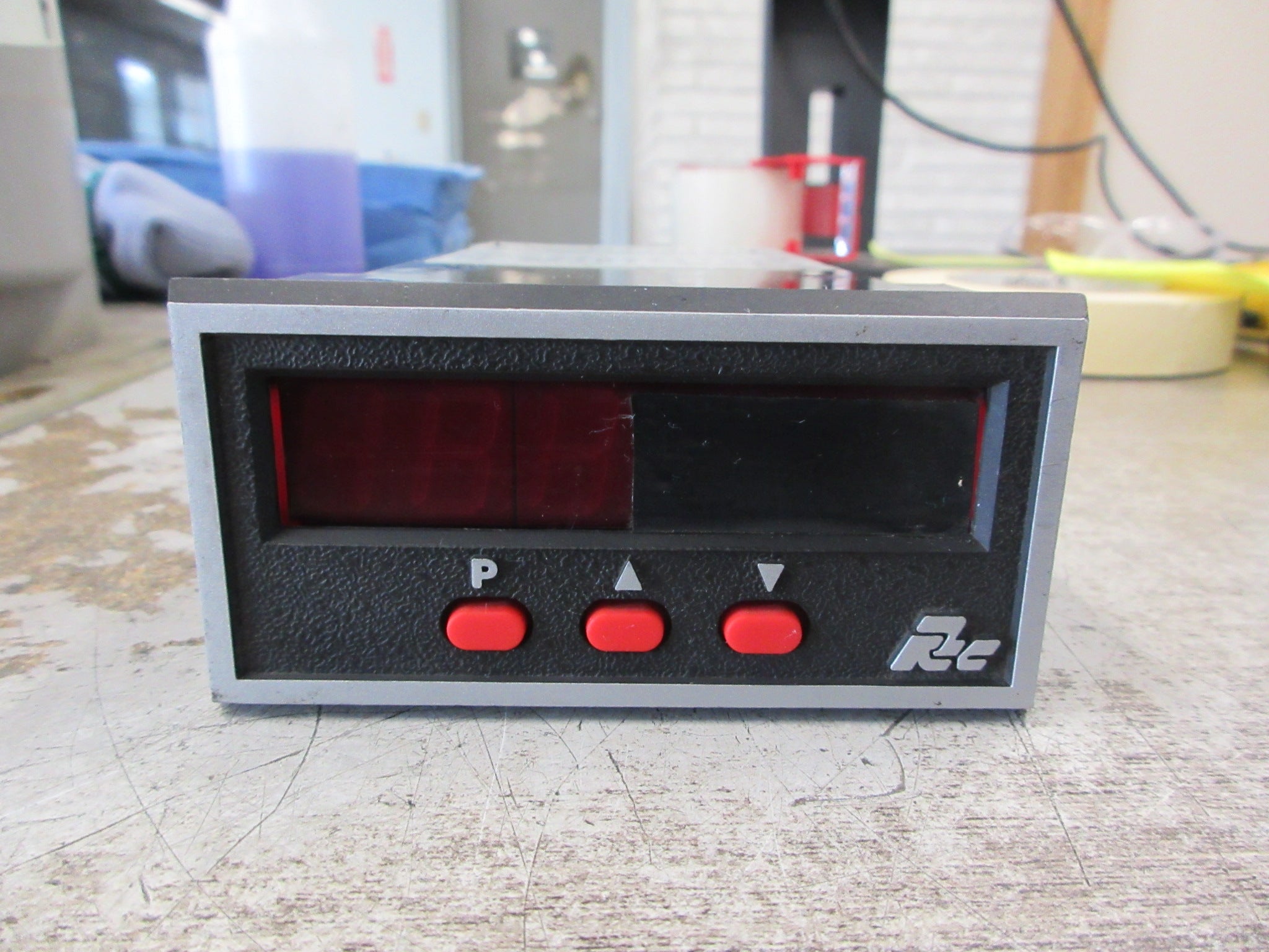 Red Lion Controls Digital Panel Meter IMI04103 *No Face Screws* Used