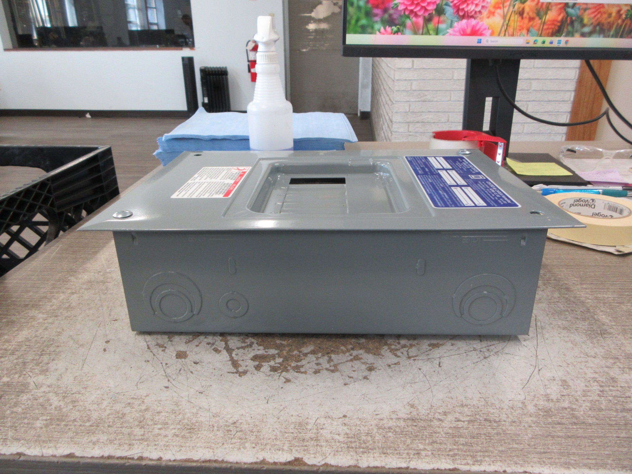 Square D Home Line Indoor Load Center HOM12L100FCP Ser. 001 100A New Surplus