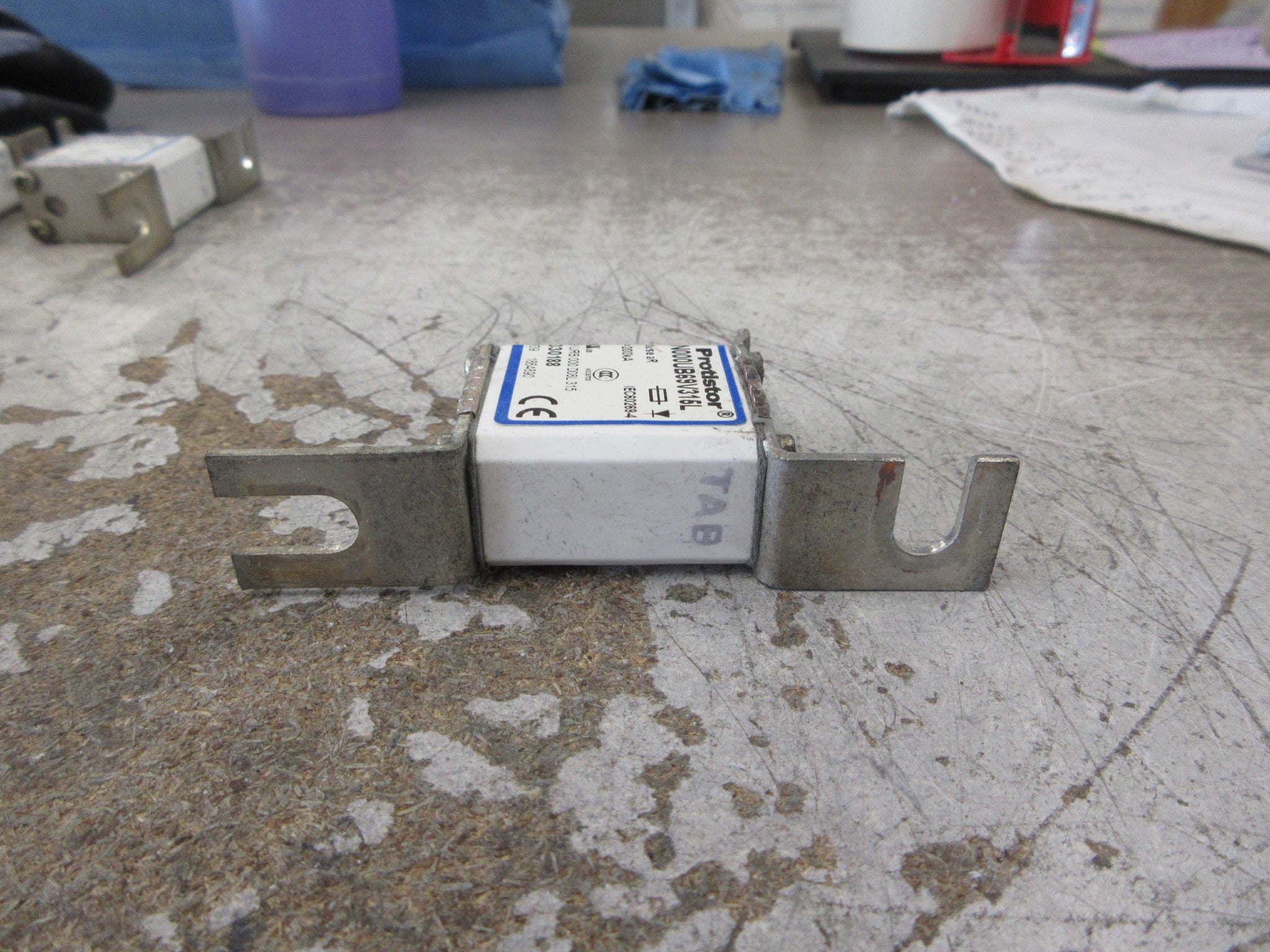 Ferraz Shawmut Protistor Fuse DN000UB69V315L 315A 690V Used