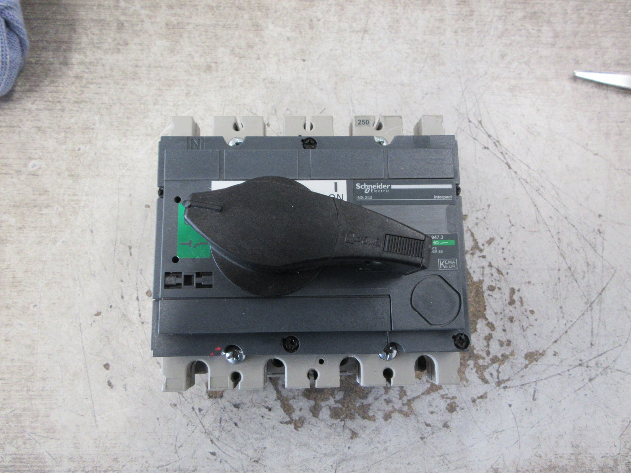 Schneider Electric Interpact Disconnect Switch INS 250 690V 250A 3P Used