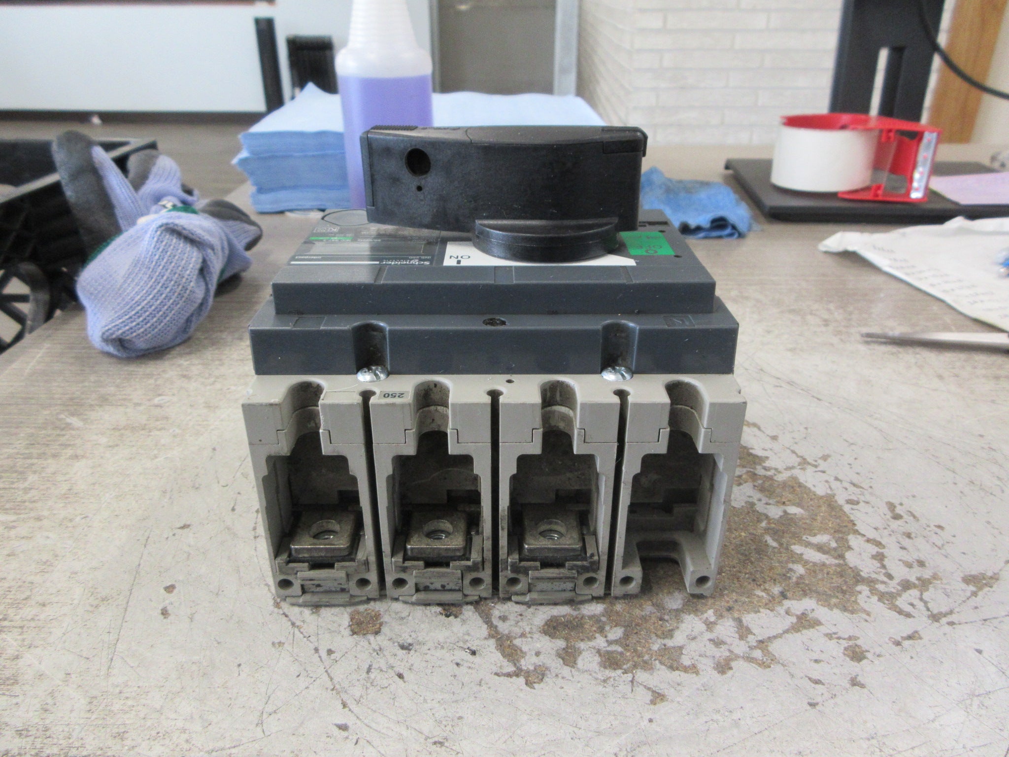 Schneider Electric Interpact Disconnect Switch INS 250 690V 250A 3P Used