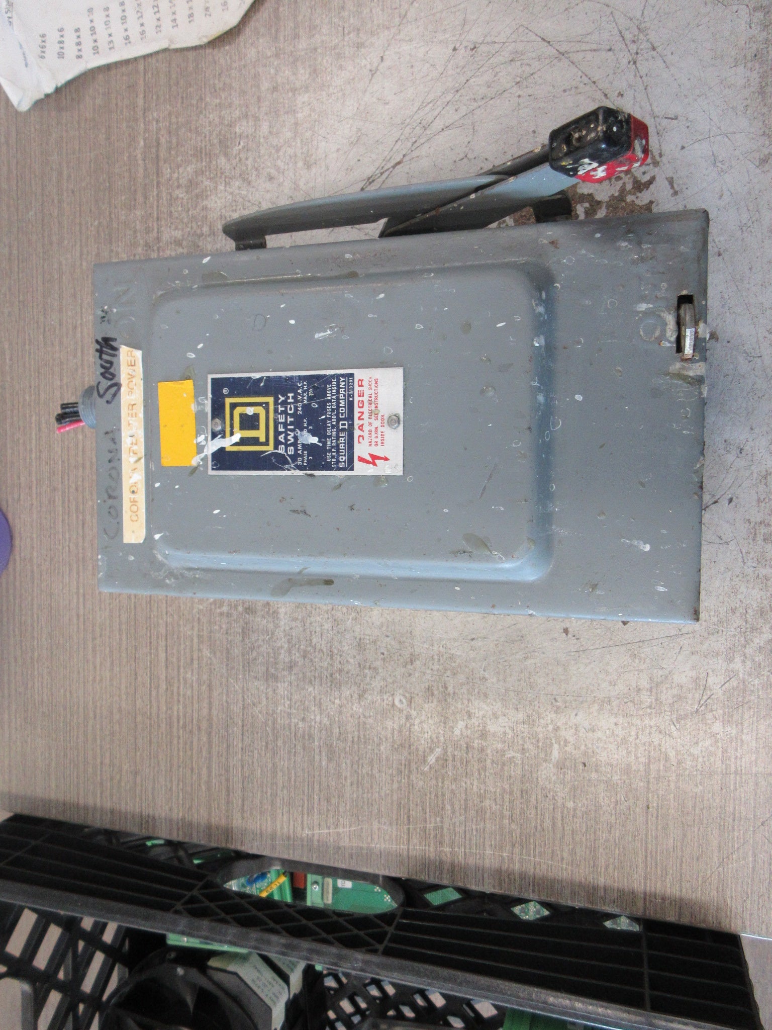 Square D Fusible Safety Switch/Disconnect H-321-N Ser. E1 30A 240V 3P Used