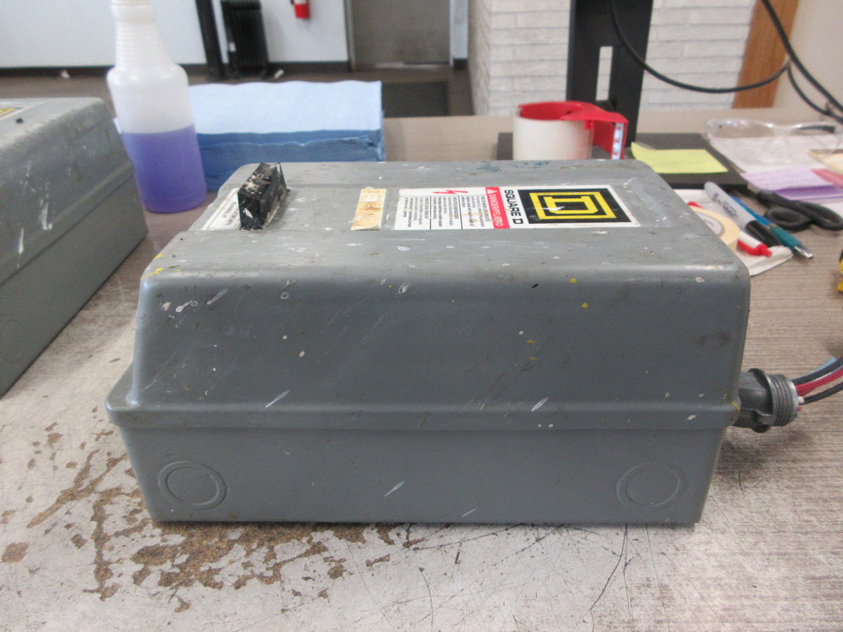 Square D Enclosed Size 00 Starter 8536SAG12S Ser. B 120V Coil Used