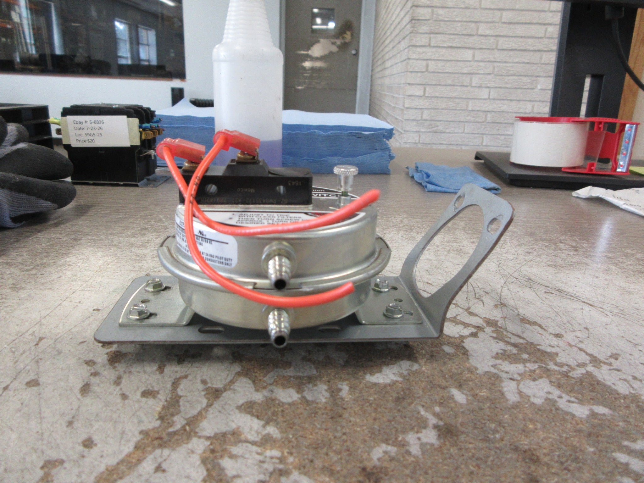 Liebert Filter Clog Switch 128199P1 Model #: RFS-4100-003 Used