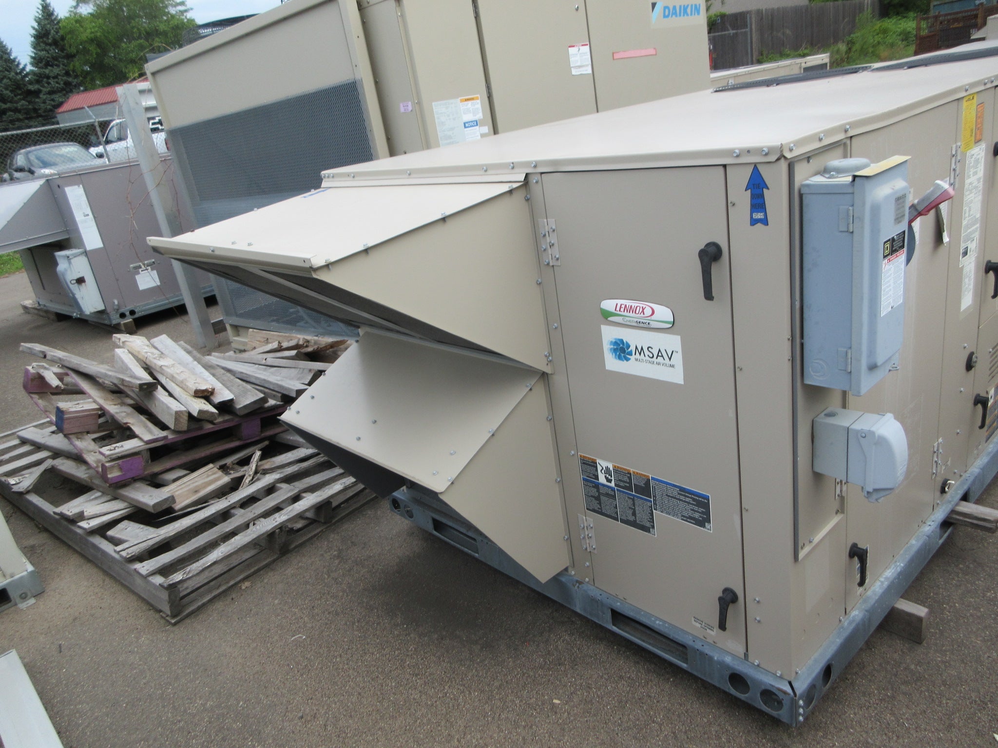 Lennox LGH Rooftop Unit LGH120H4MM3G 10-ton 460V 3Ph Natural Gas Heat Used