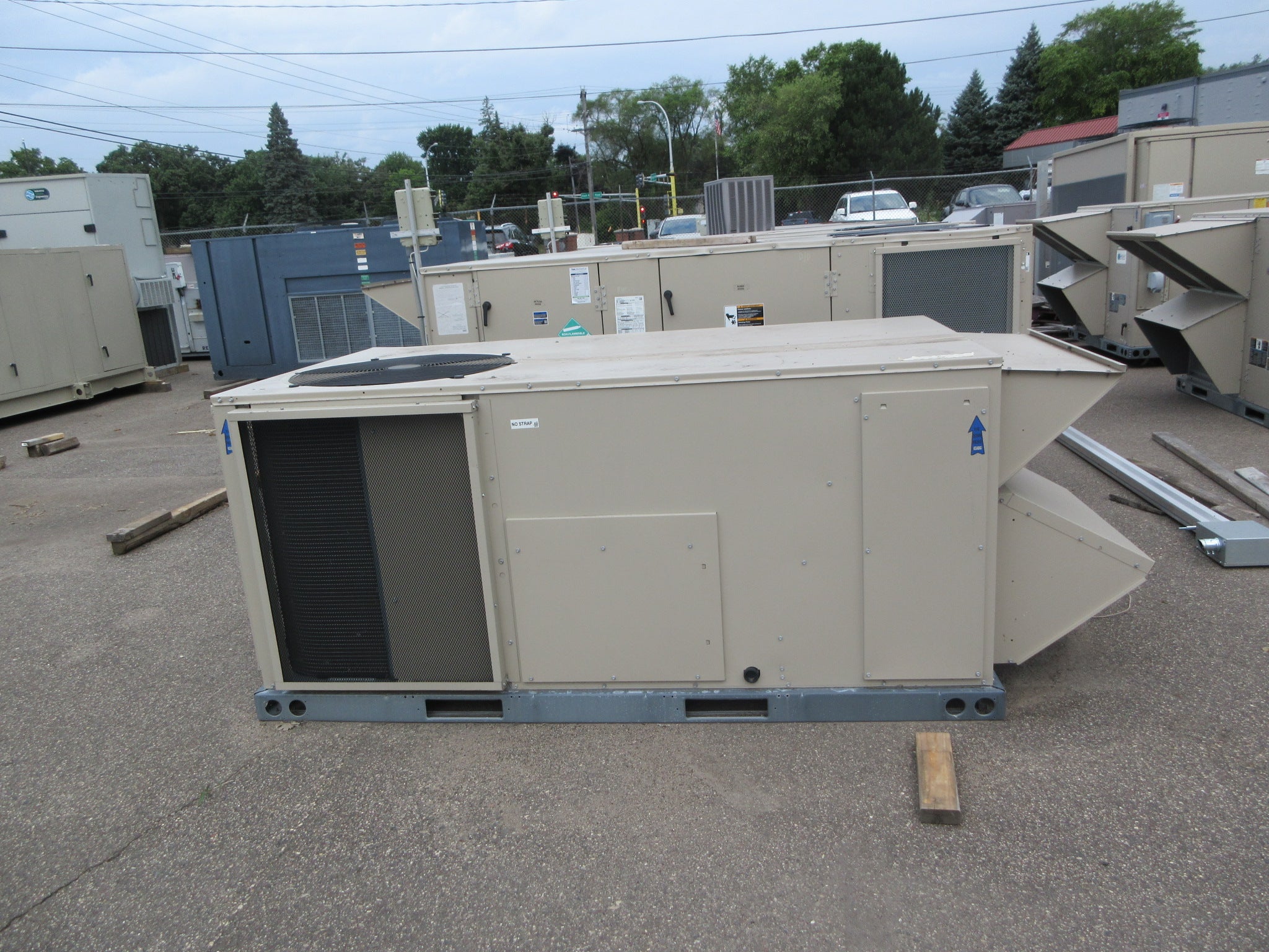 Lennox LGH Rooftop Unit LGH036H4EM4G 3-Ton 460V 3Ph Natural Gas Heat Used