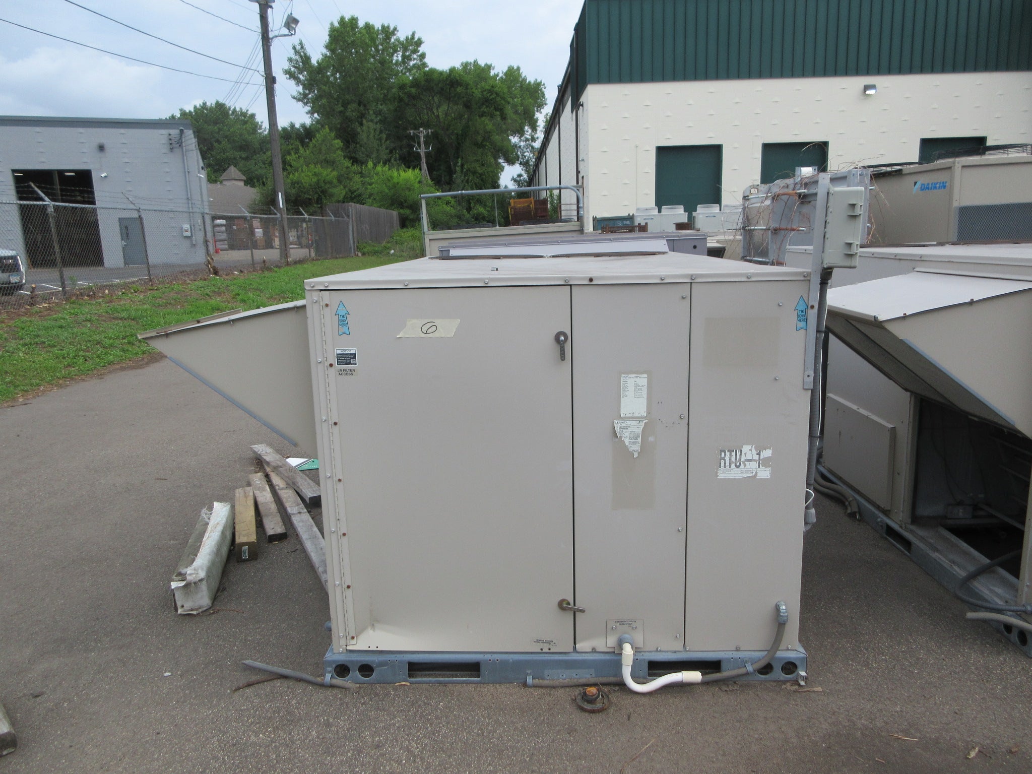 Lennox LGC Rooftop Unit LGC150S4BH2G 12.5-Ton 460V 3Ph Natural Gas Heat Used