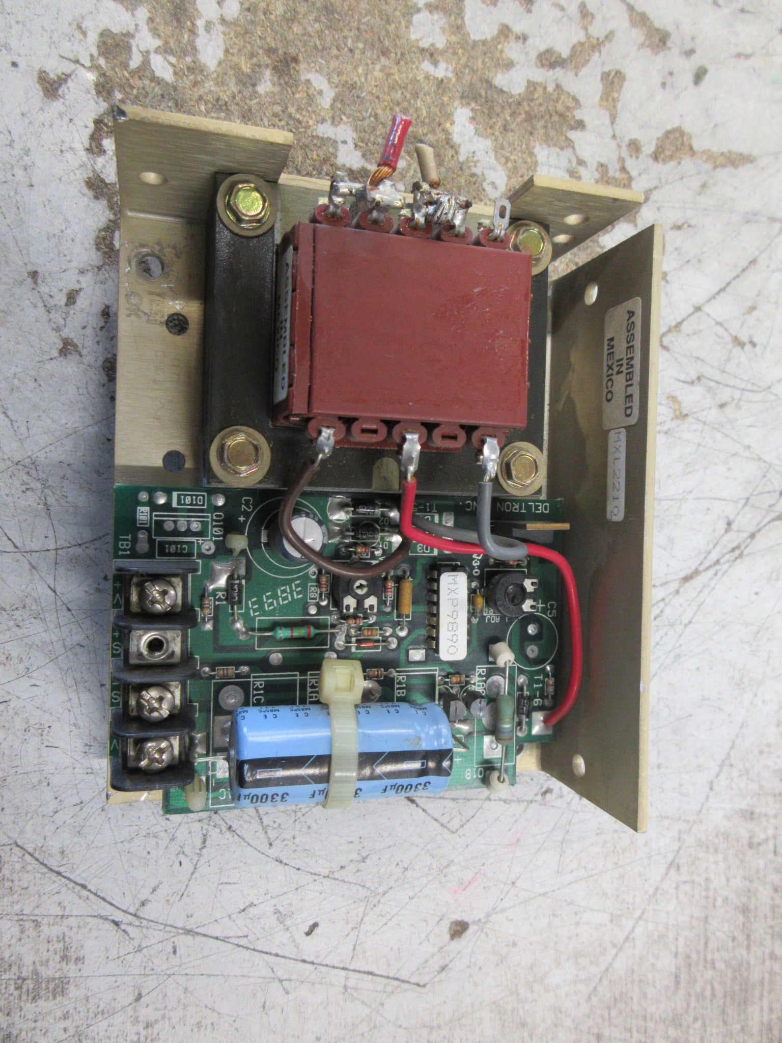 Deltron Power Supply W112A Input:100-240V , 47-63Hz , 60VA Used