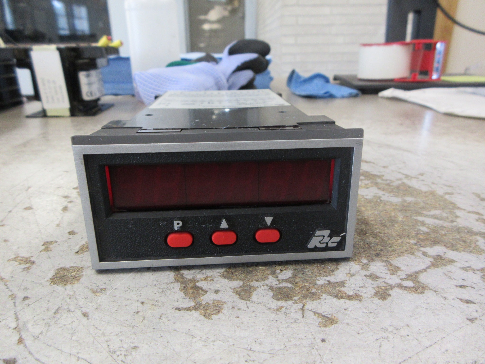 Red Lion Controls Digital Meter IMI04103 120/240VAC 5A Used