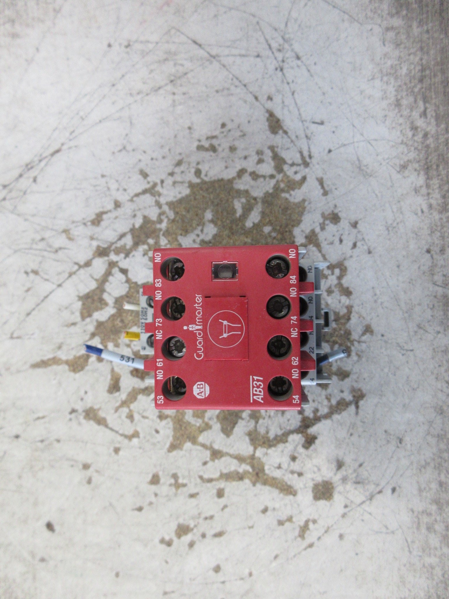 Allen-Bradley Guardmaster Safety Relay 700S-CF620DBC Ser. A 120V Coil 25A Used