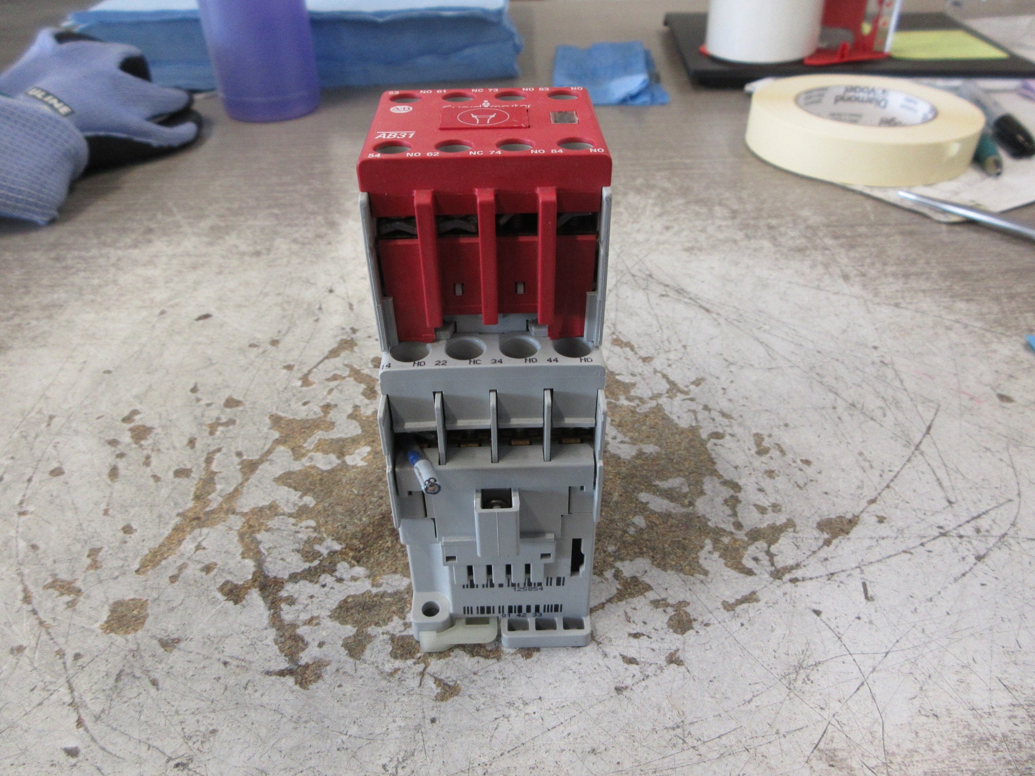 Allen-Bradley Guardmaster Safety Relay 700S-CF620DBC Ser. A 120V Coil 25A Used