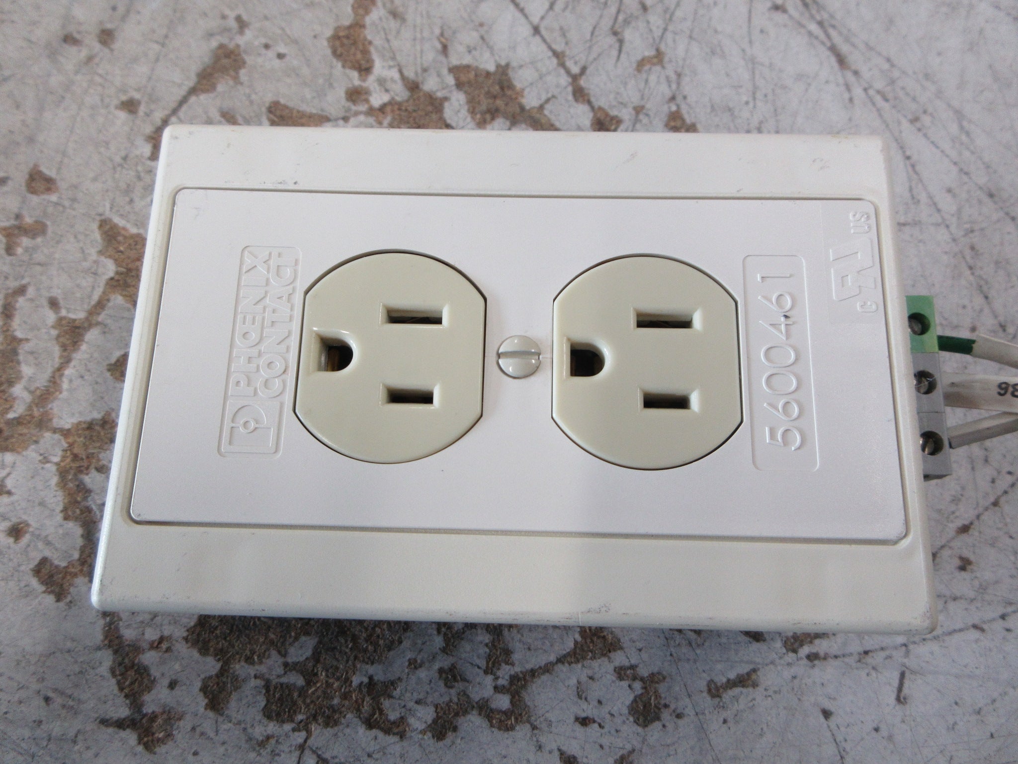 Phoenix Contact EM-DUO 120/15 Duplex Receptacle 5600461 125V 15A Used