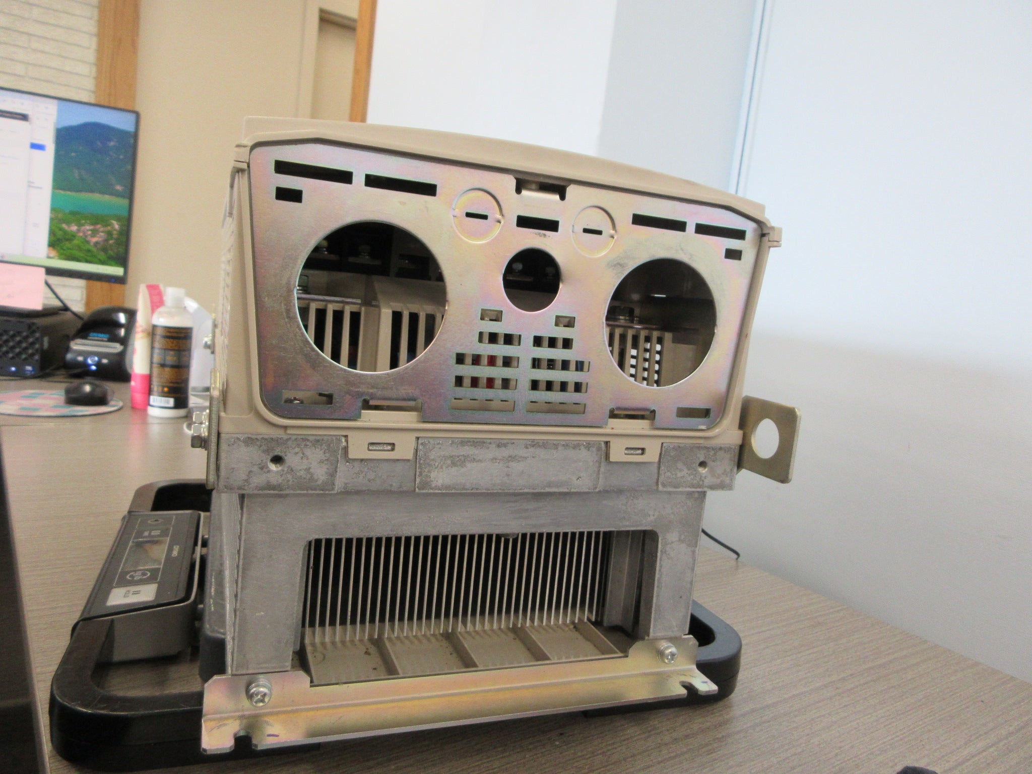 Yaskawa HV600 AC Drive CIPR-HV60U4077CFAA-AAAAHA 60HP Used