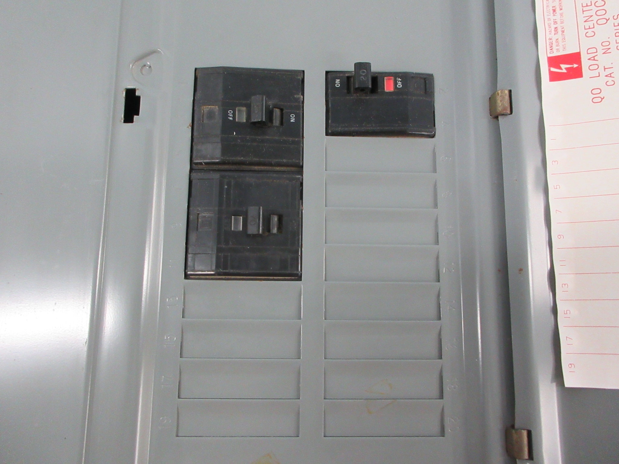 Square D Main Lug Circuit Breaker Panel 20-Circuit Used