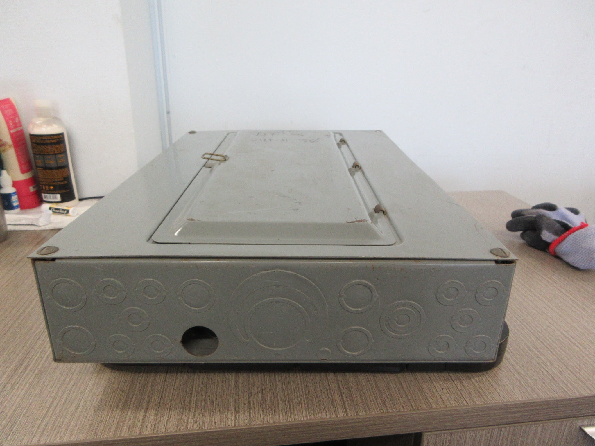 Square D Main Lug Circuit Breaker Panel 20-Circuit Used