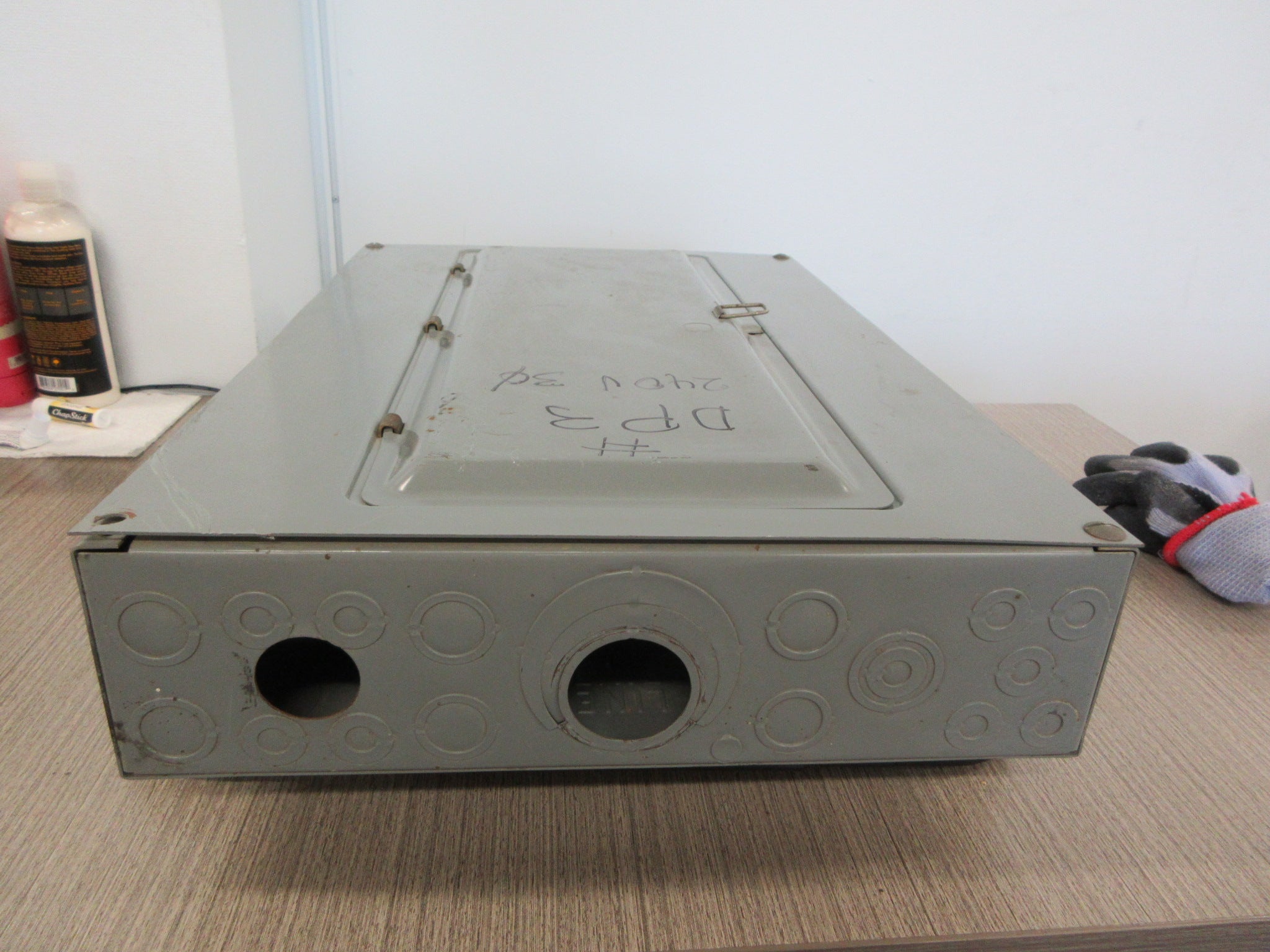 Square D Main Lug Circuit Breaker Panel 20-Circuit Used