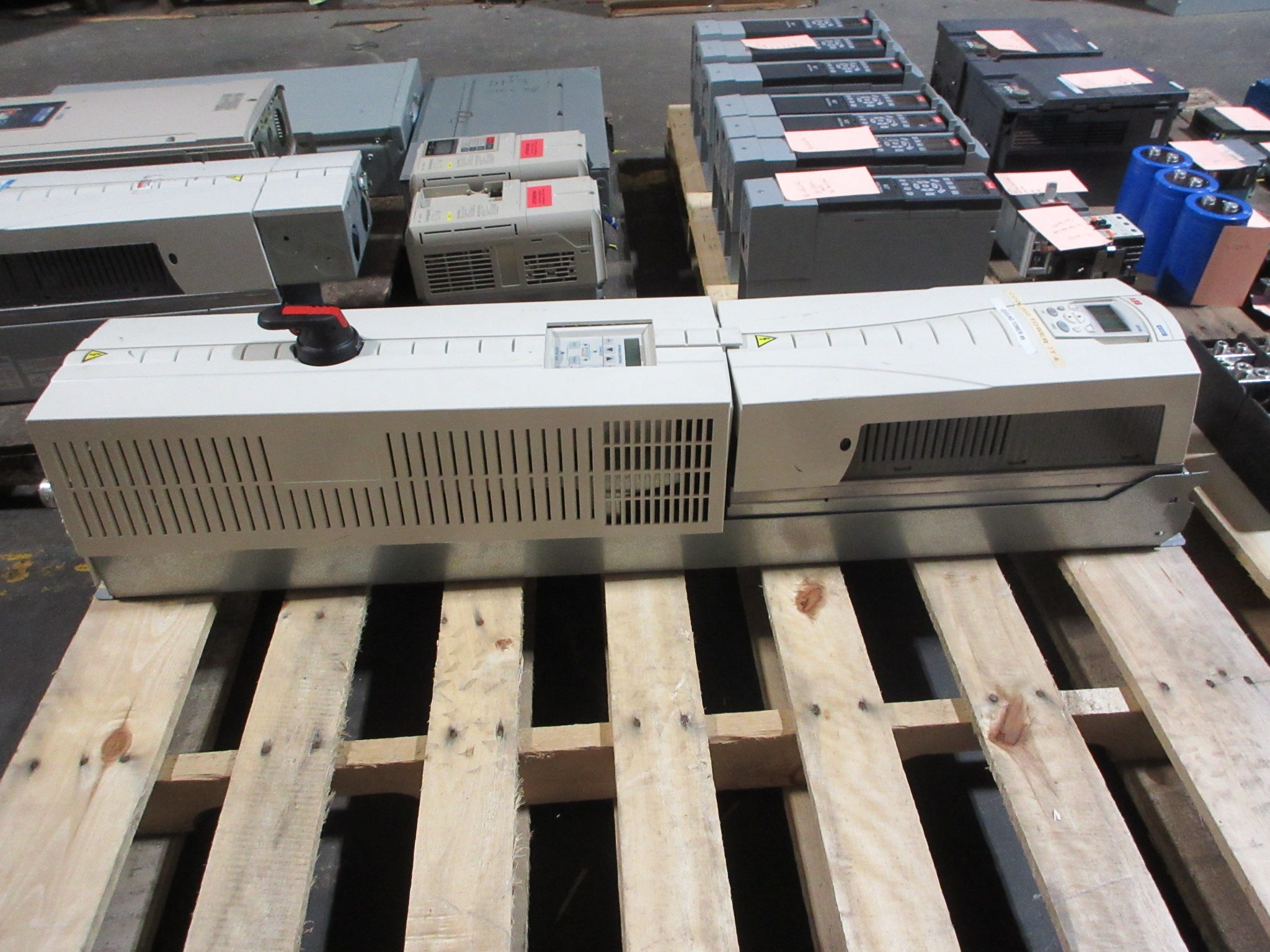 ABB ACH550 AC Drive w/ Bypass ACH550-VDR-031A-4+F267 20HP 3Ph w/ Keypad Used