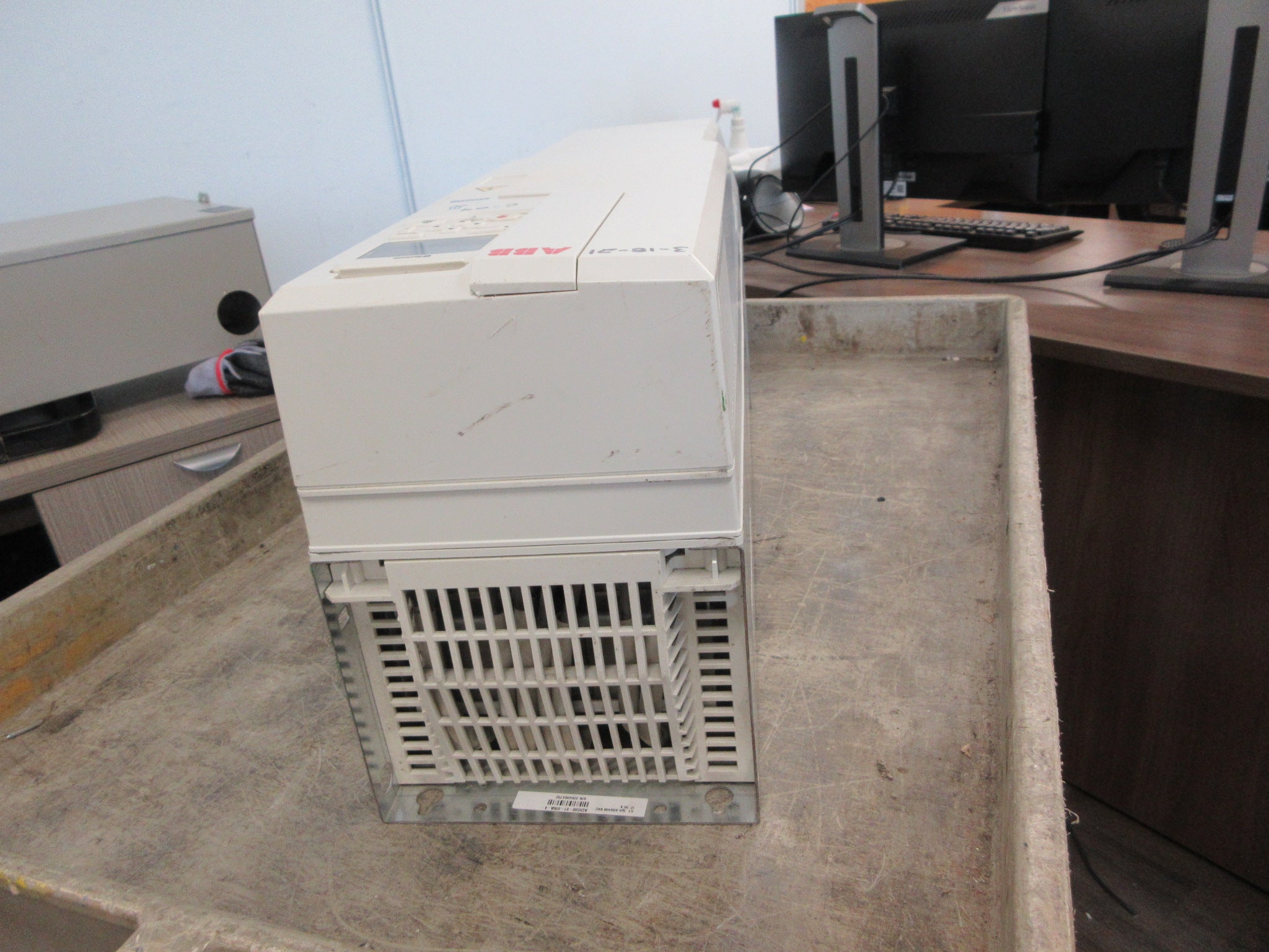 ABB ACH580 AC Drive ACH580-01-096A-4+J429 75HP 3Ph Used