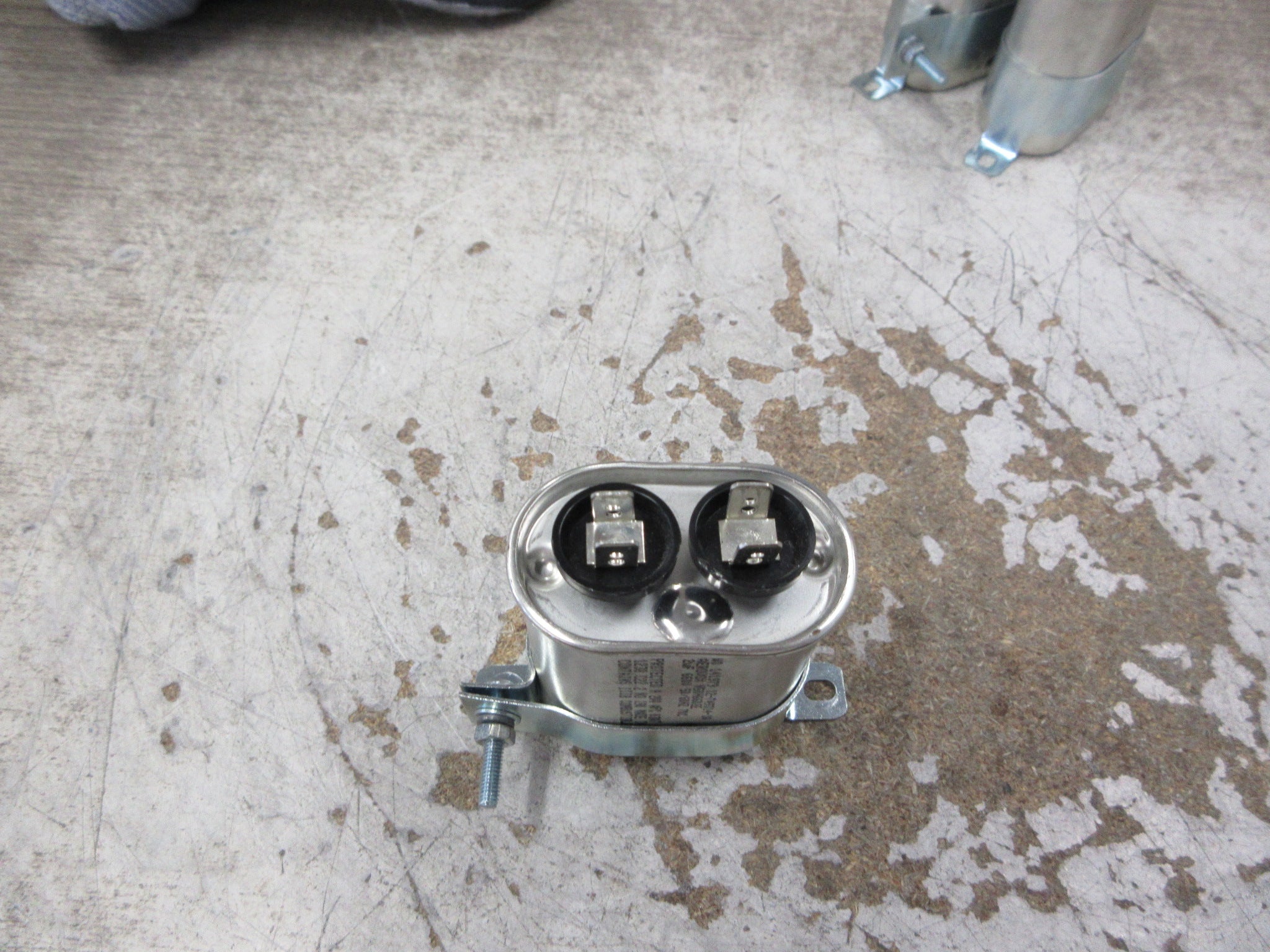 Aerovox Capacitor N50H6602E 2uF 660V 50/60Hz W/Mount Used
