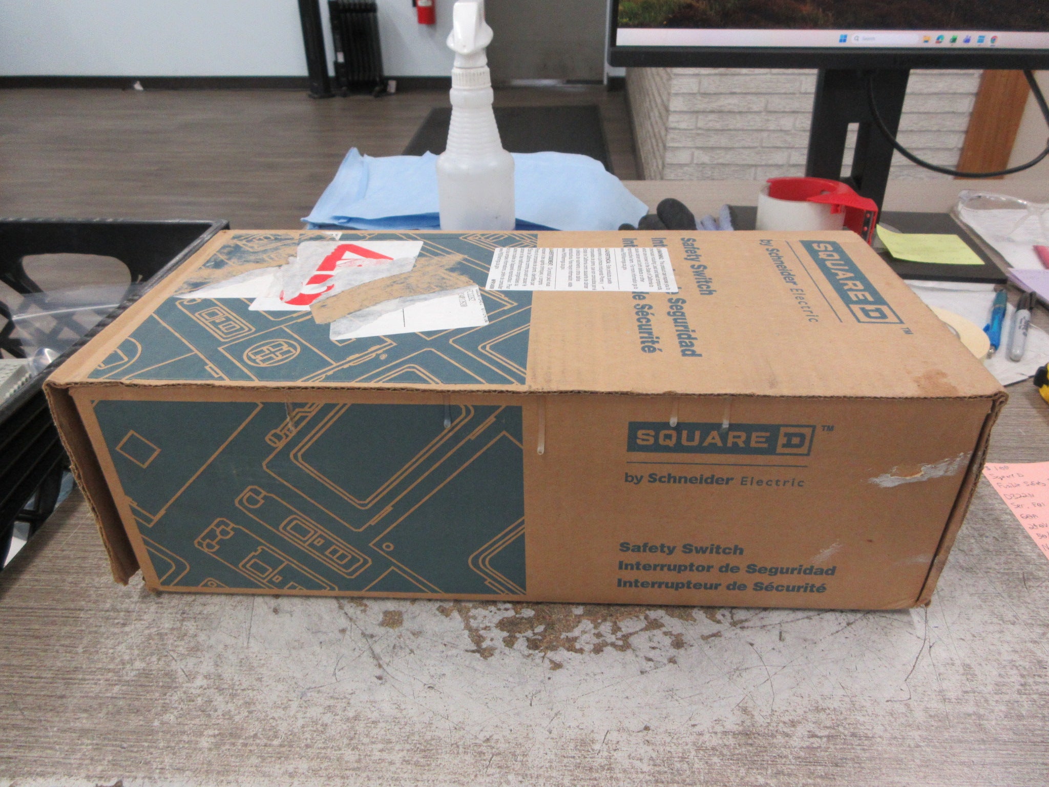 Square D Fusible Safety Switch/Disconnect D322N Ser. F01 60A 240V New Surplus