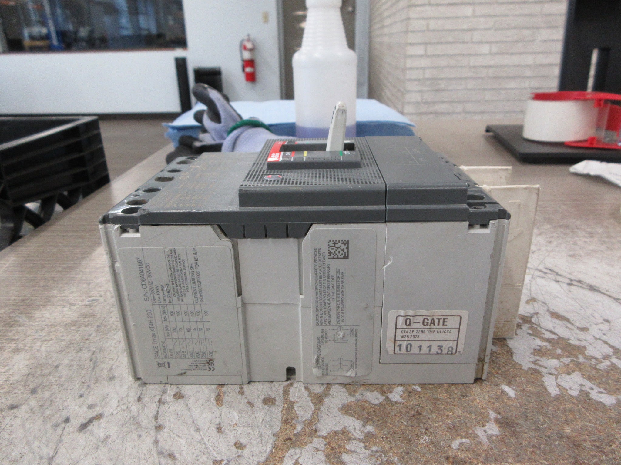 ABB SACE Tmax Circuit Breaker XT4H 250 690V 250A 3P Used