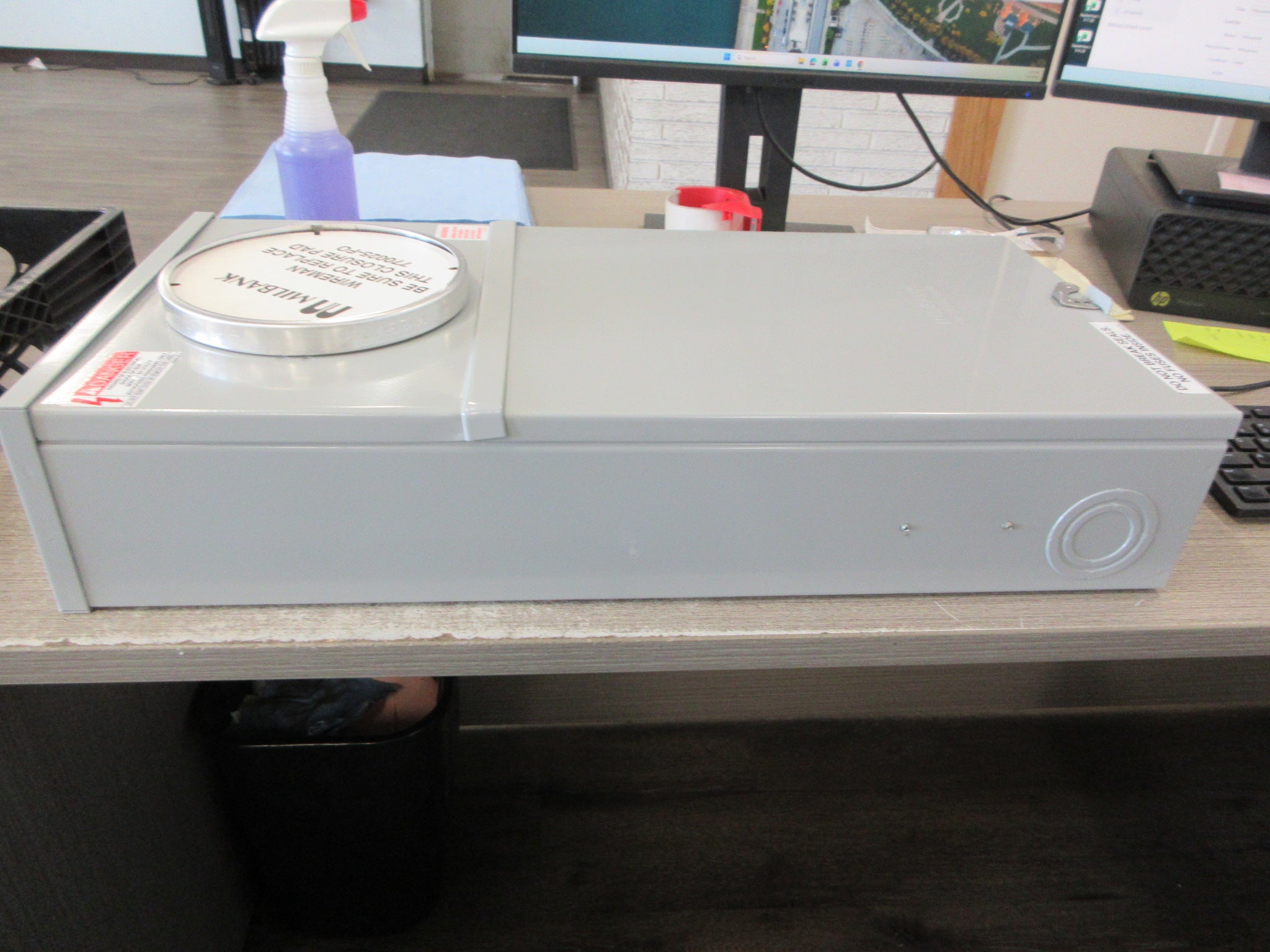 Milbank 3R Meter Socket 114TB 100A 600V 1P 3W New Surplus