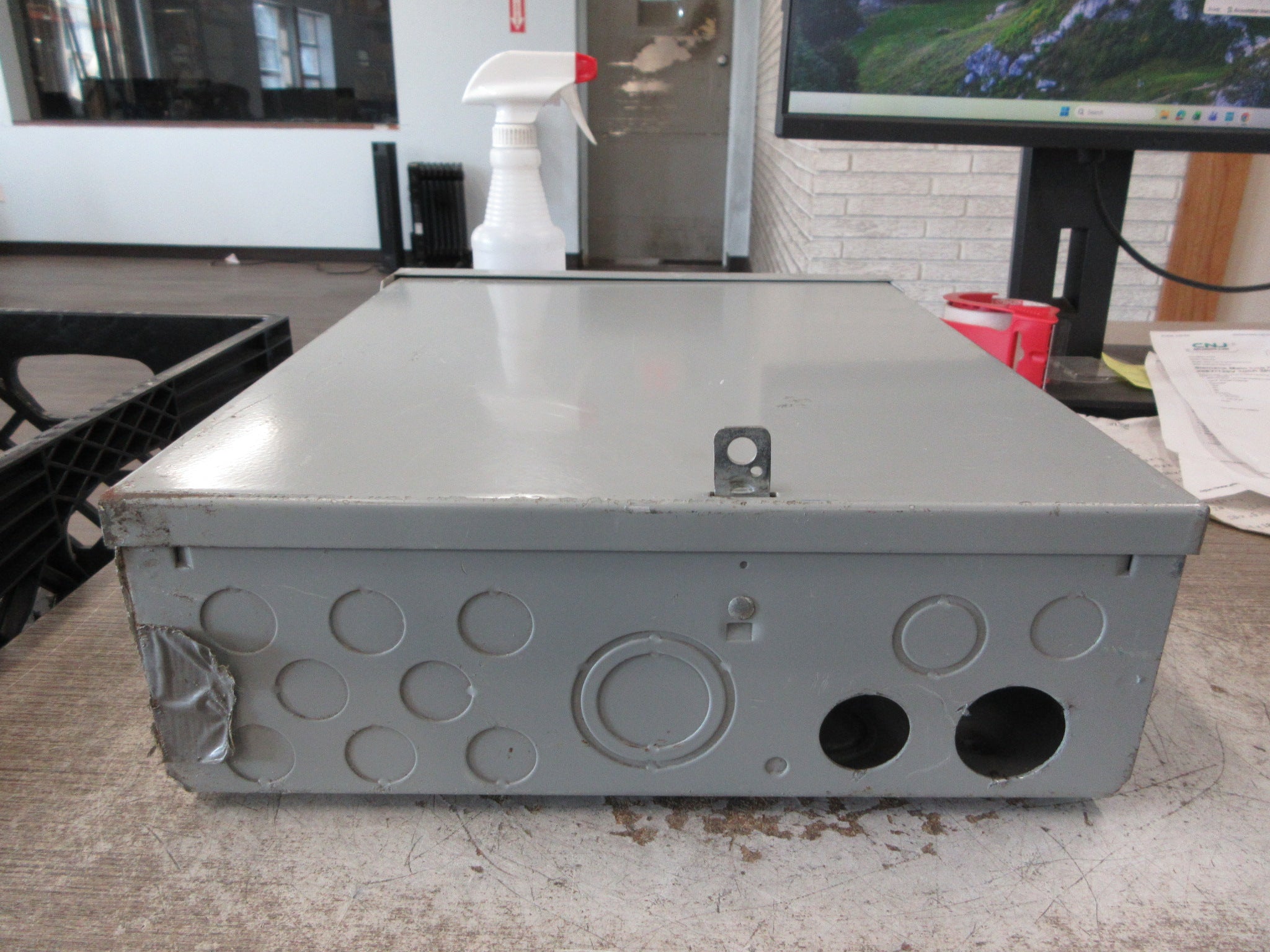 Siemens Main Lug Circuit Breaker Panel W0816ML1125CU 208Y/120V 125A Max Used
