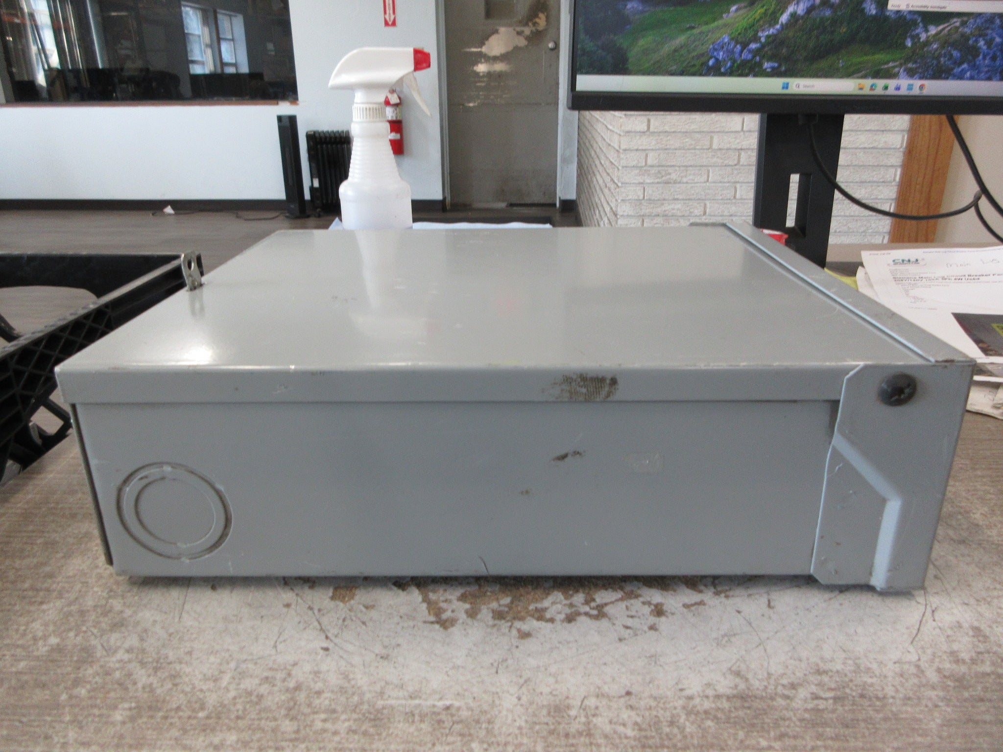 Siemens Main Lug Circuit Breaker Panel W0816ML1125CU 208Y/120V 125A Max Used