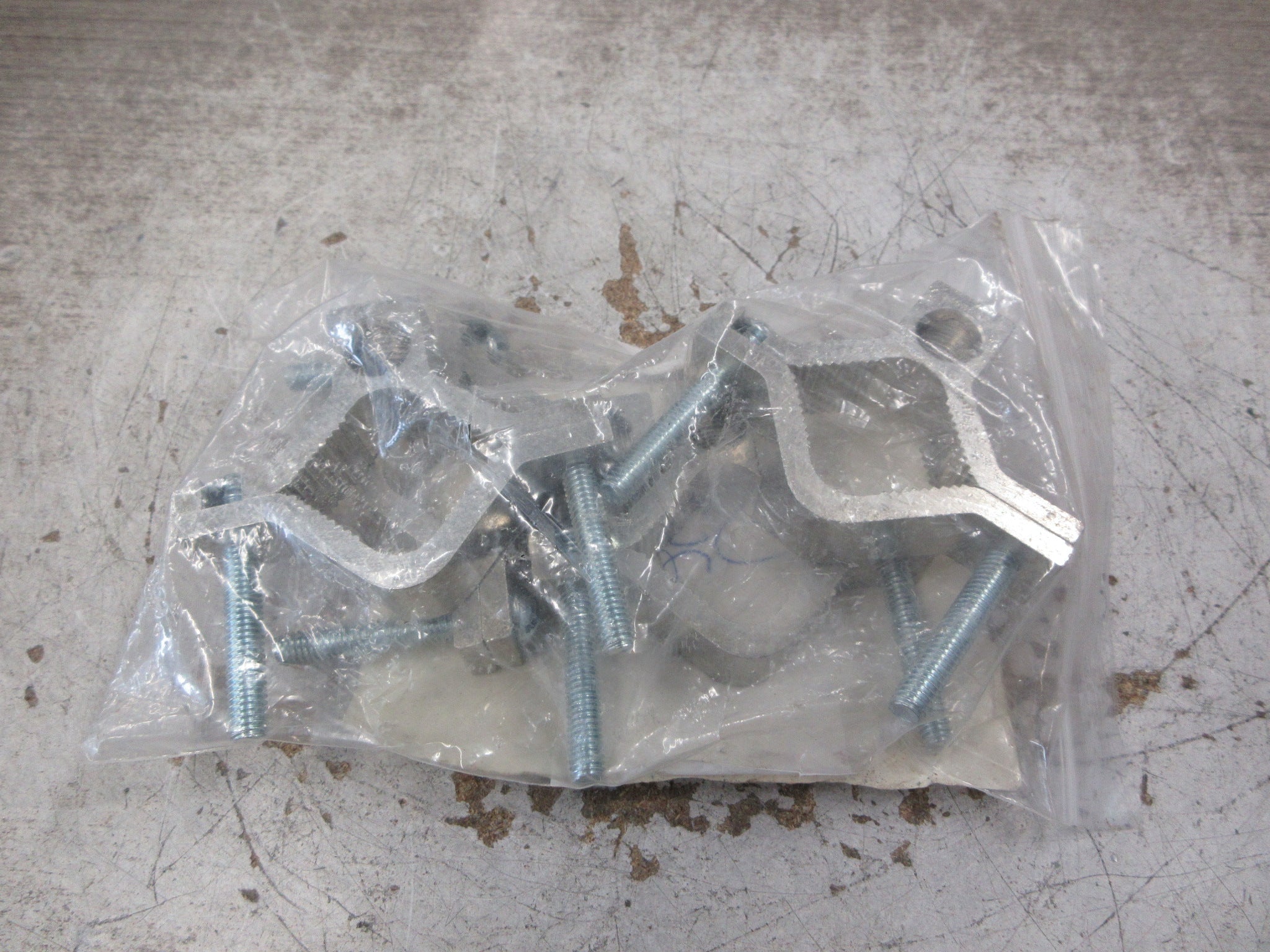 Burndy Grounding Clamp GC18A 250-6 , 1 1/4"-1 1/2"-2" Pipe New Surplus
