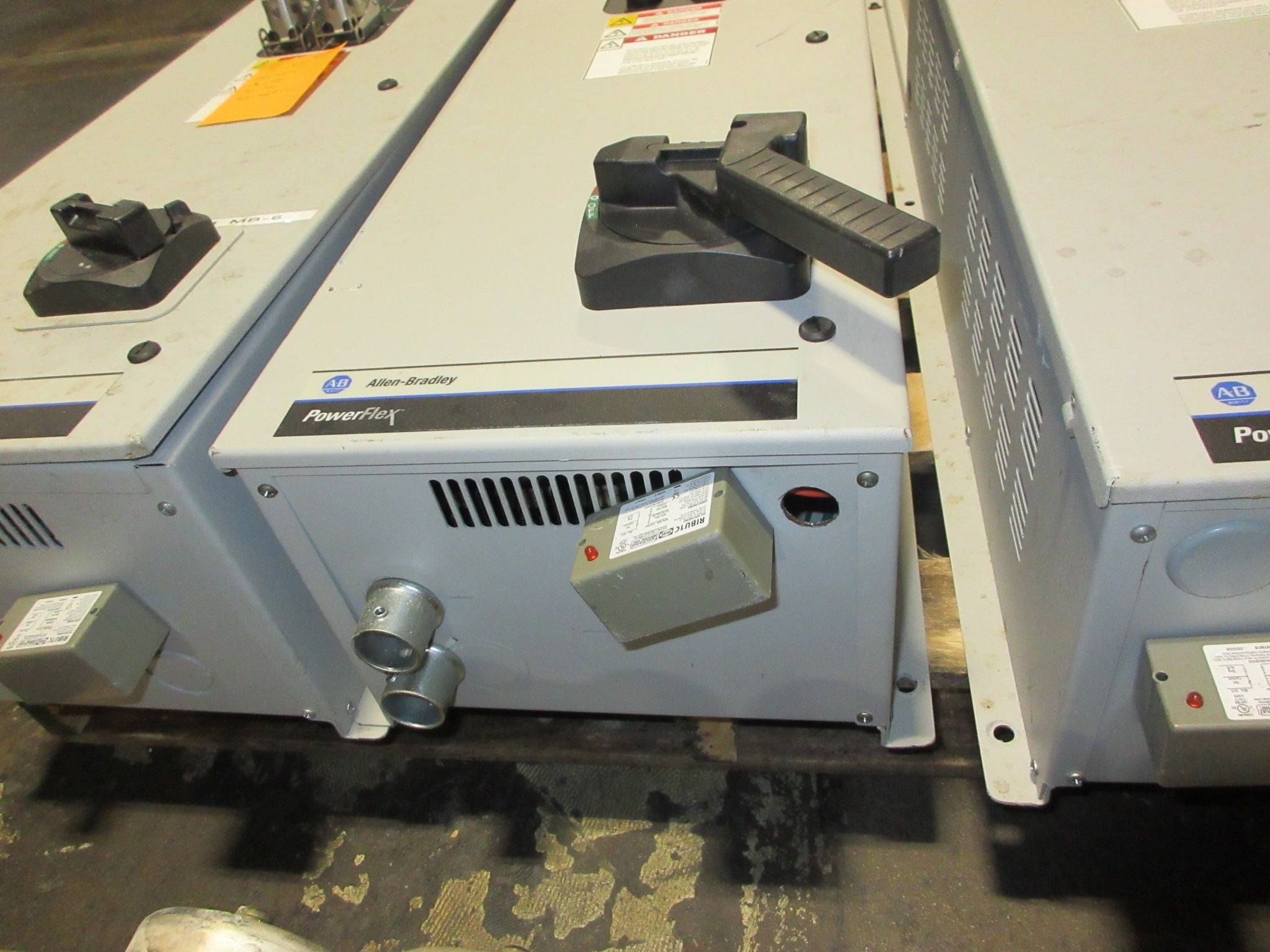 Allen-Bradley PowerFlex 400 AC Drive w/ Bypass 22C-D045A103 30HP 3Ph Used