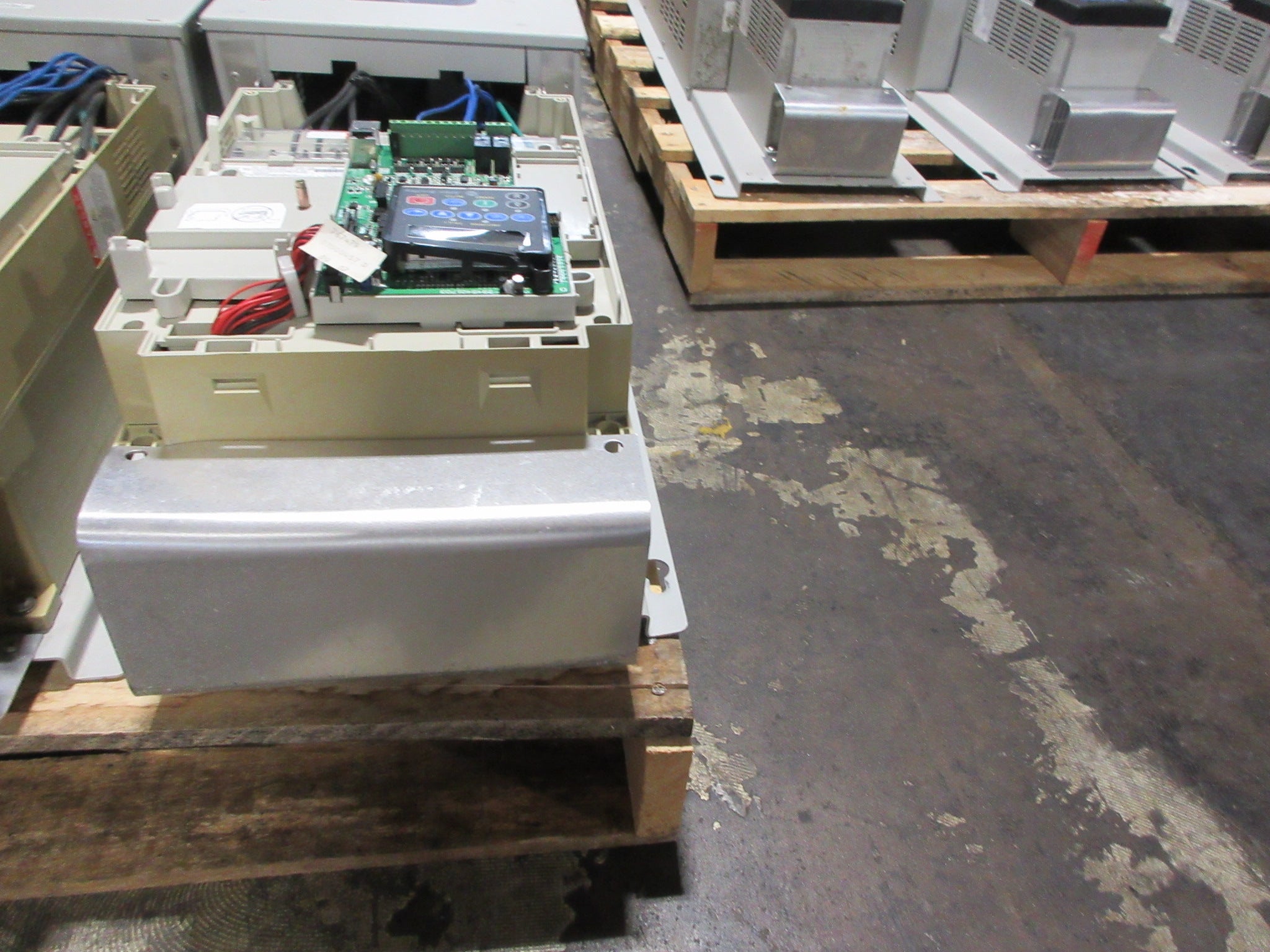 Allen-Bradley PowerFlex 400 AC Drive w/ Bypass 22C-D038A103 Ser. A 25HP 3Ph Used