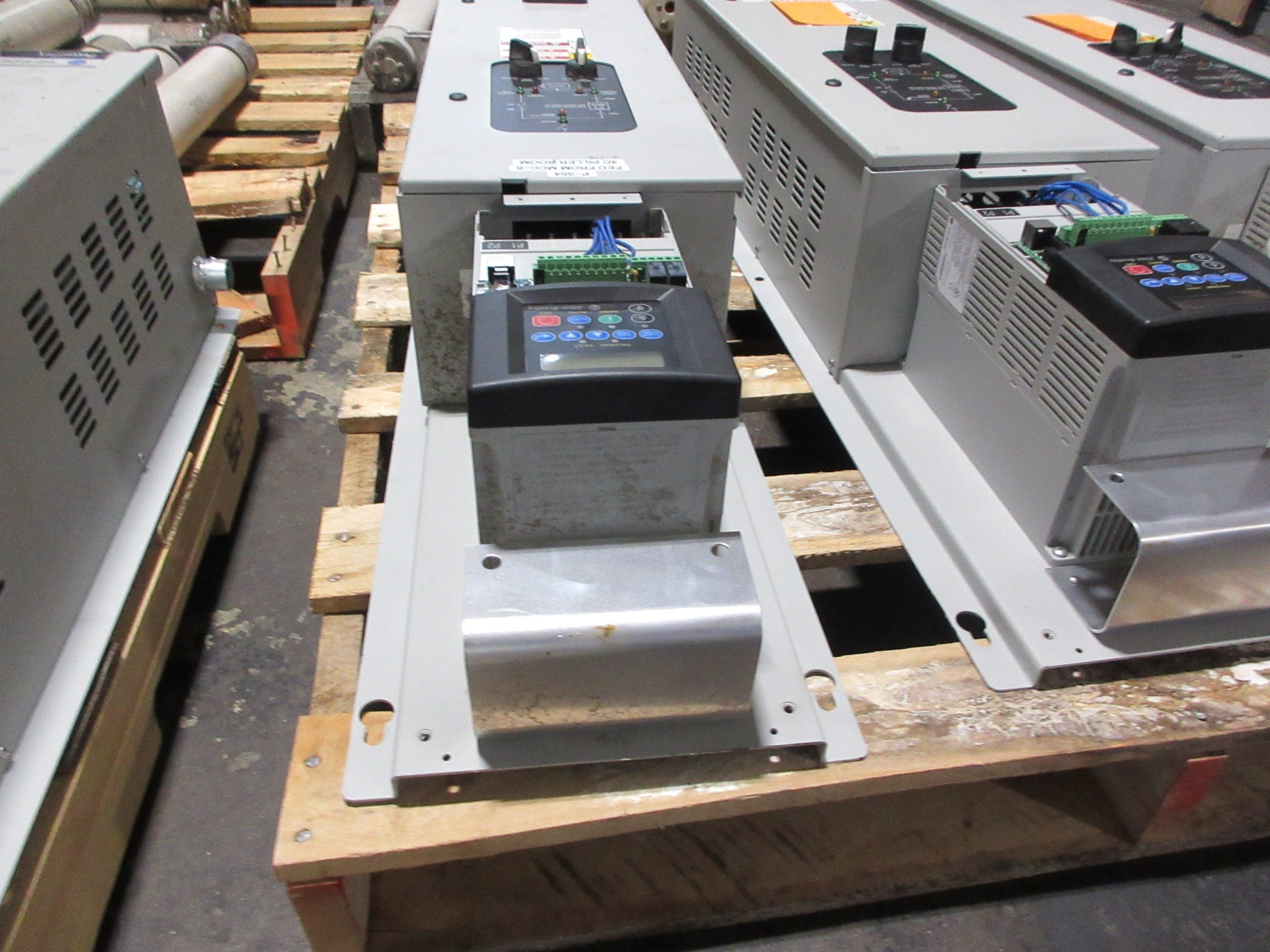 Allen-Bradley PowerFlex 400 AC Drive w/ Bypass 22C-D030N103 20HP 3Ph *No Cover*