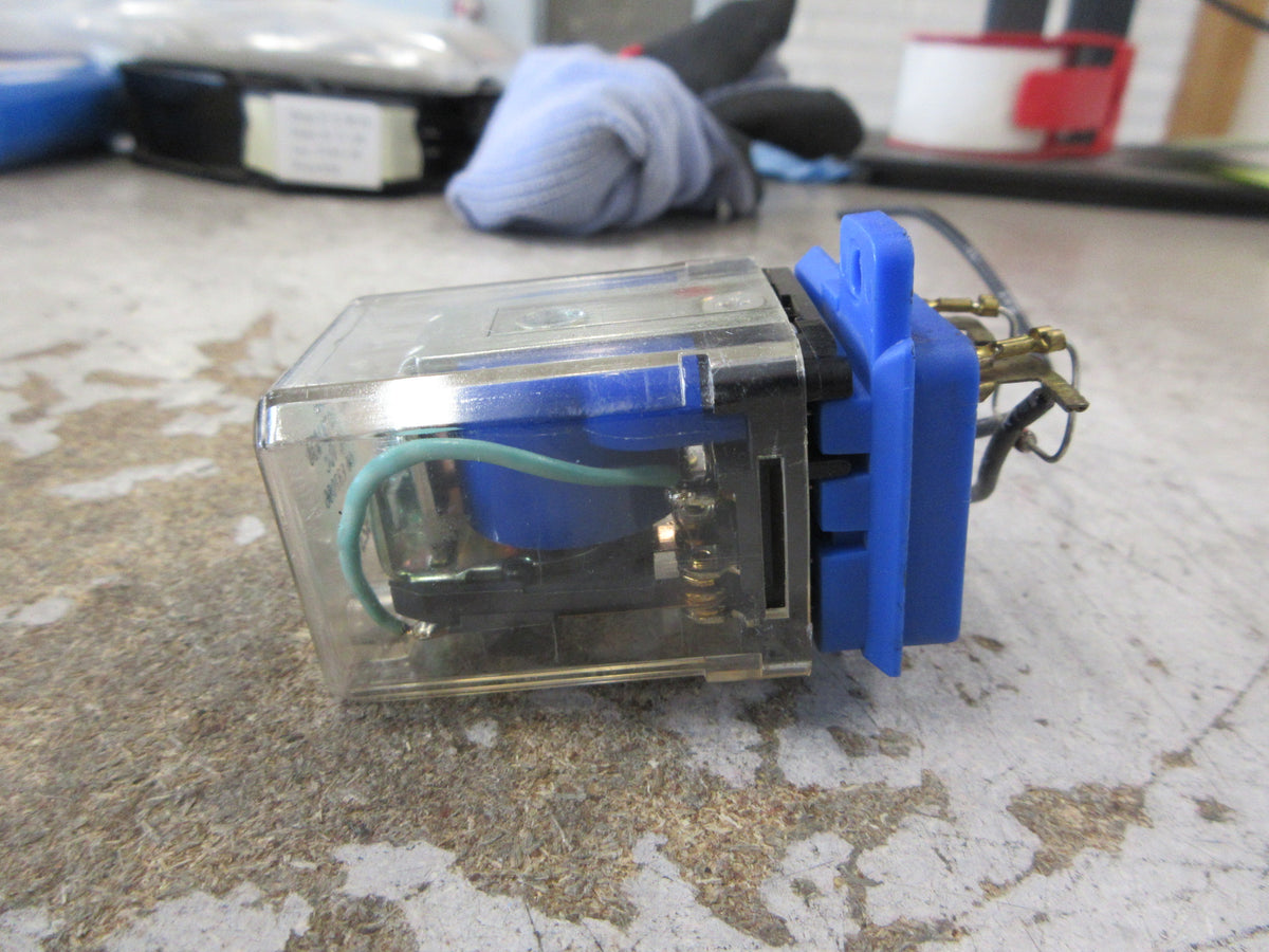 Onan Relay 307B1058 12VDC Coil W/Base Used