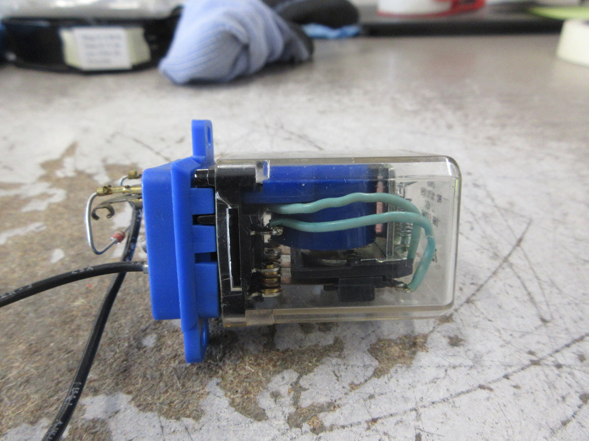 Onan Relay 307B1058 12VDC Coil W/Base Used