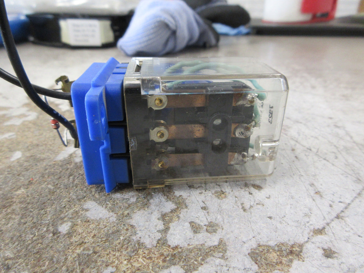 Onan Relay 307B1058 12VDC Coil W/Base Used