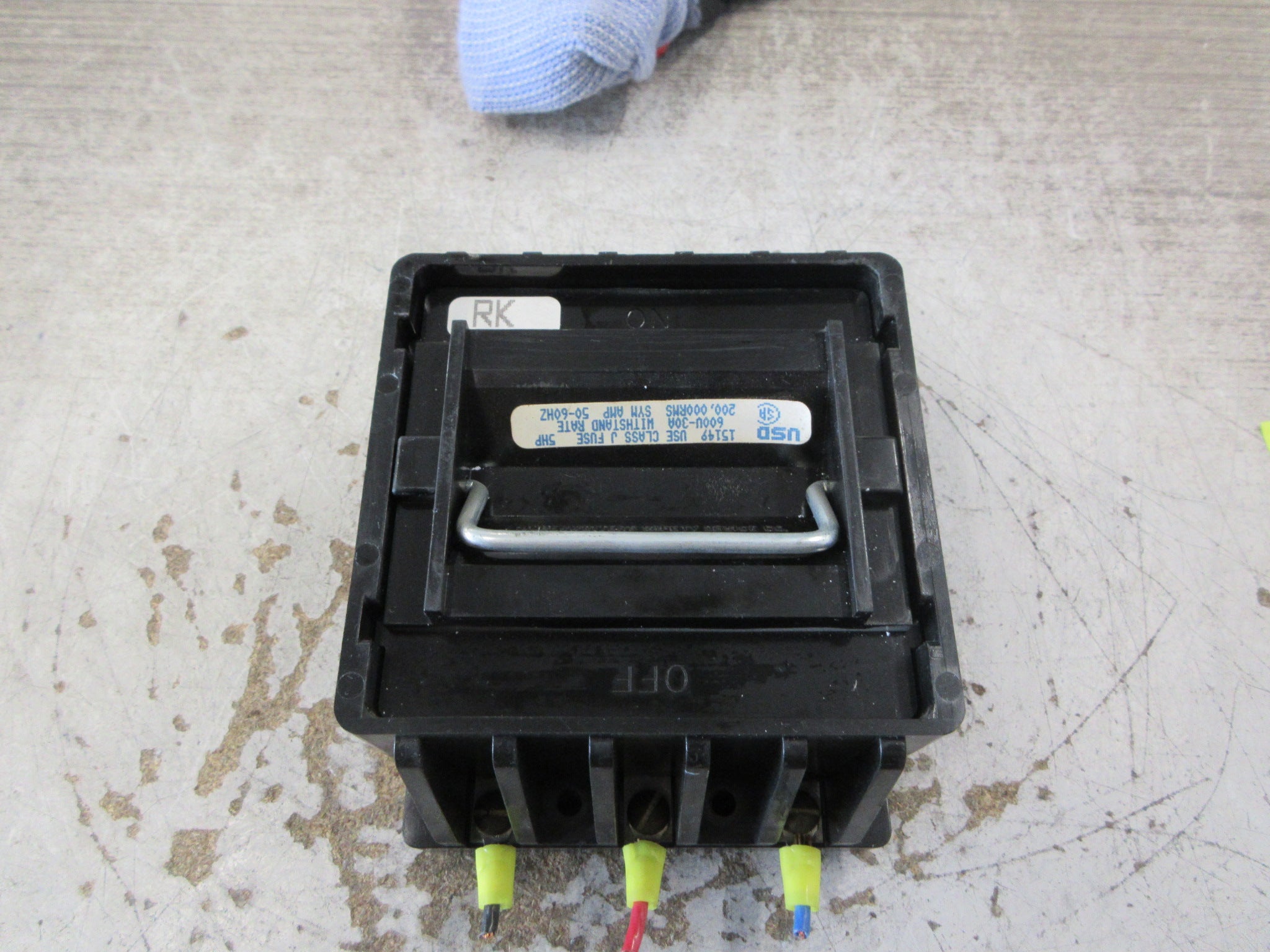USD Pullout Switch 15149 3P 30A 600V J Fuse (3) 25A Fuses Used