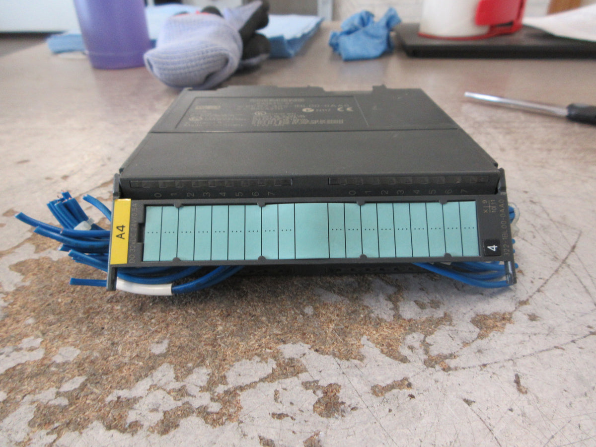 Siemens Simatic S7 Digital Output Module 6ES7 322-1BL00-0AA0 E-Stand: 8 Used