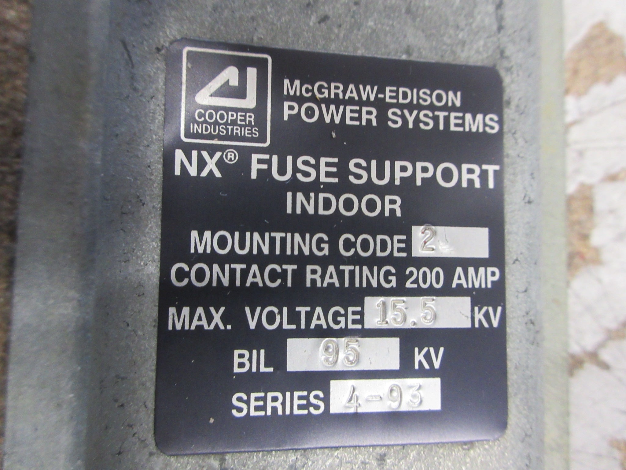 McGraw-Edison NX Fuse Support W/ Fuse 4-93 200A Max 15.5KV 3C Amp Fuse Used