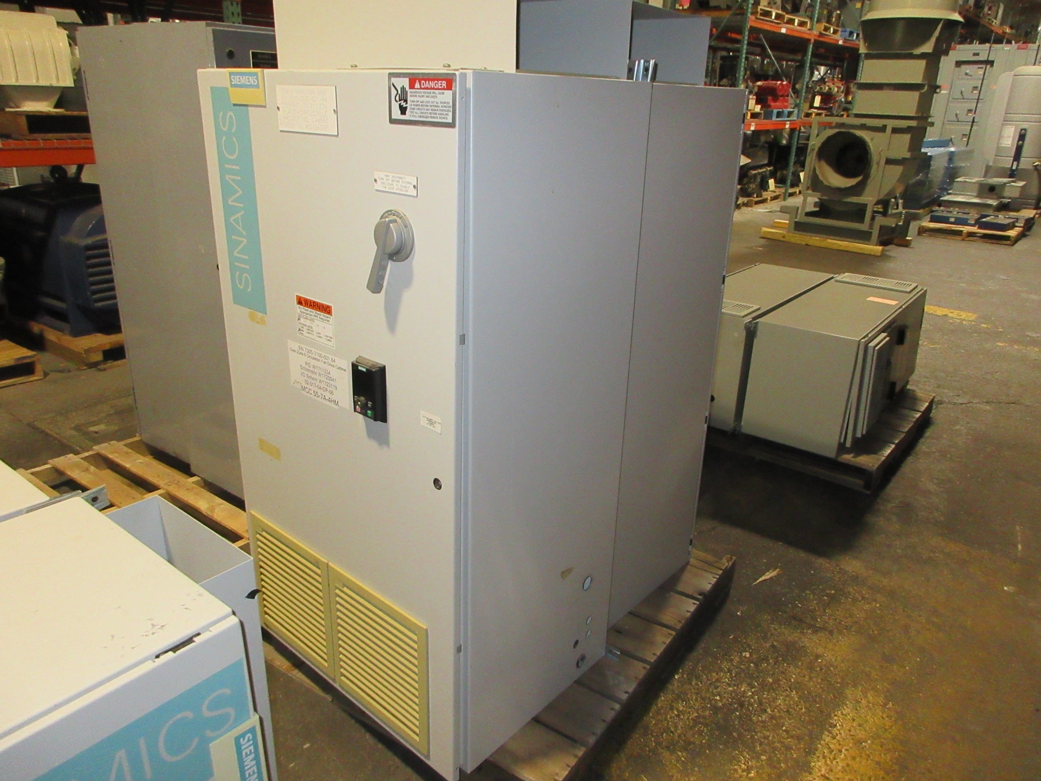 Siemens Sinamics G120 AC Drive 6SL3224-OBE33-0UA0 50HP 3Ph Used
