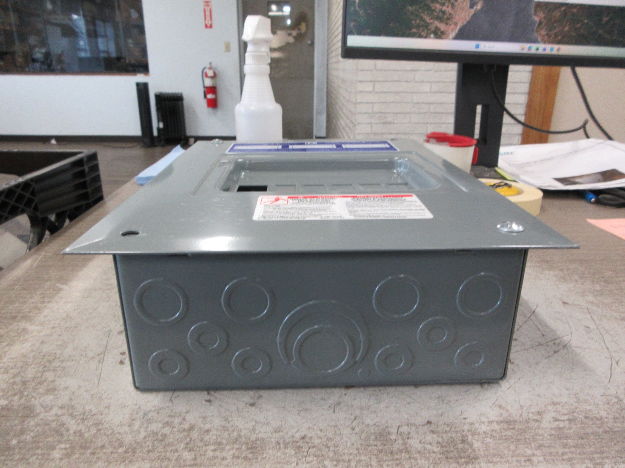 Square D Main Lug Circuit Breaker Panel HOM6-12L100 120/240V New Surplus