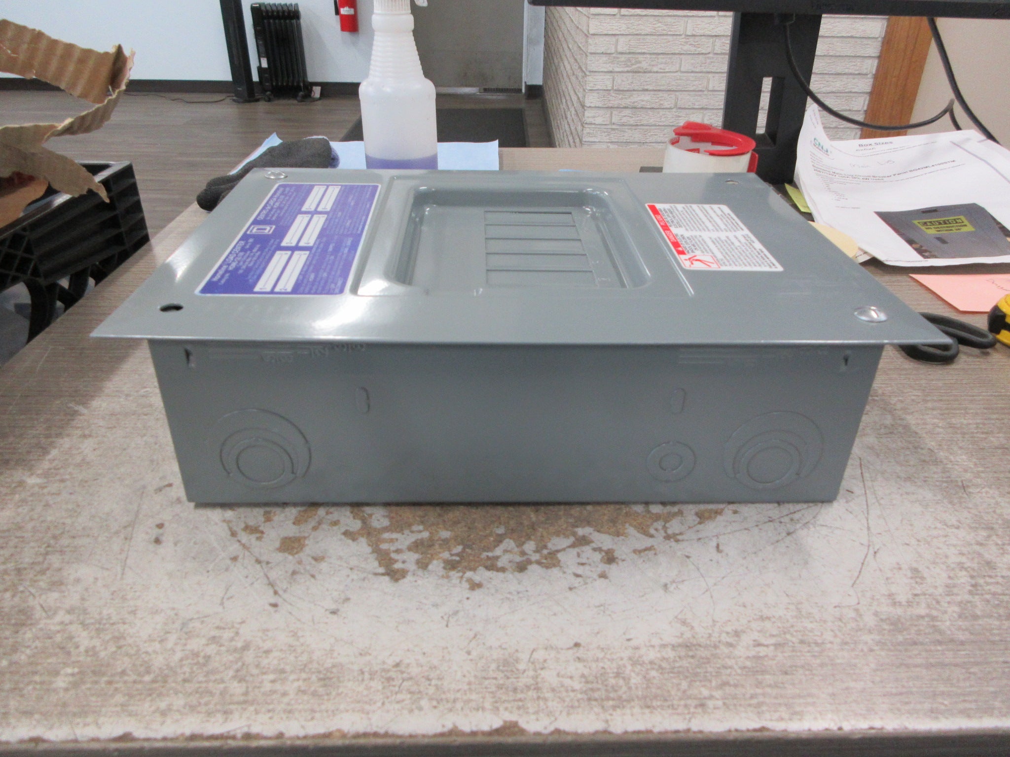 Square D Main Lug Circuit Breaker Panel HOM6-12L100 120/240V New Surplus