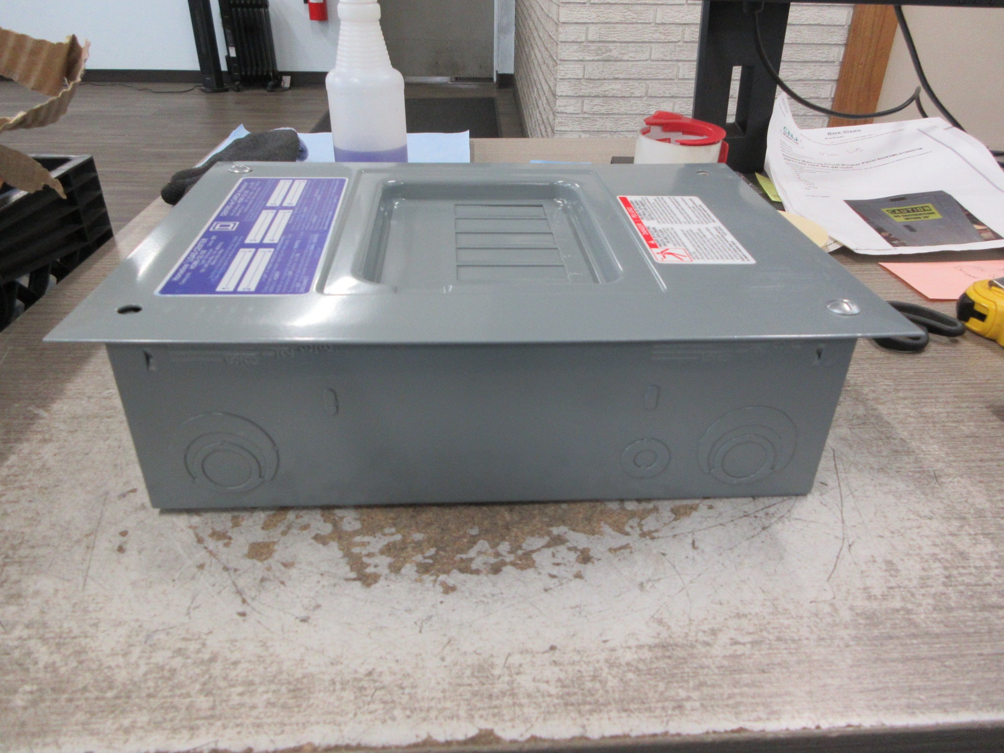 Square D Main Lug Circuit Breaker Panel HOM6-12L100 120/240V New Surplus